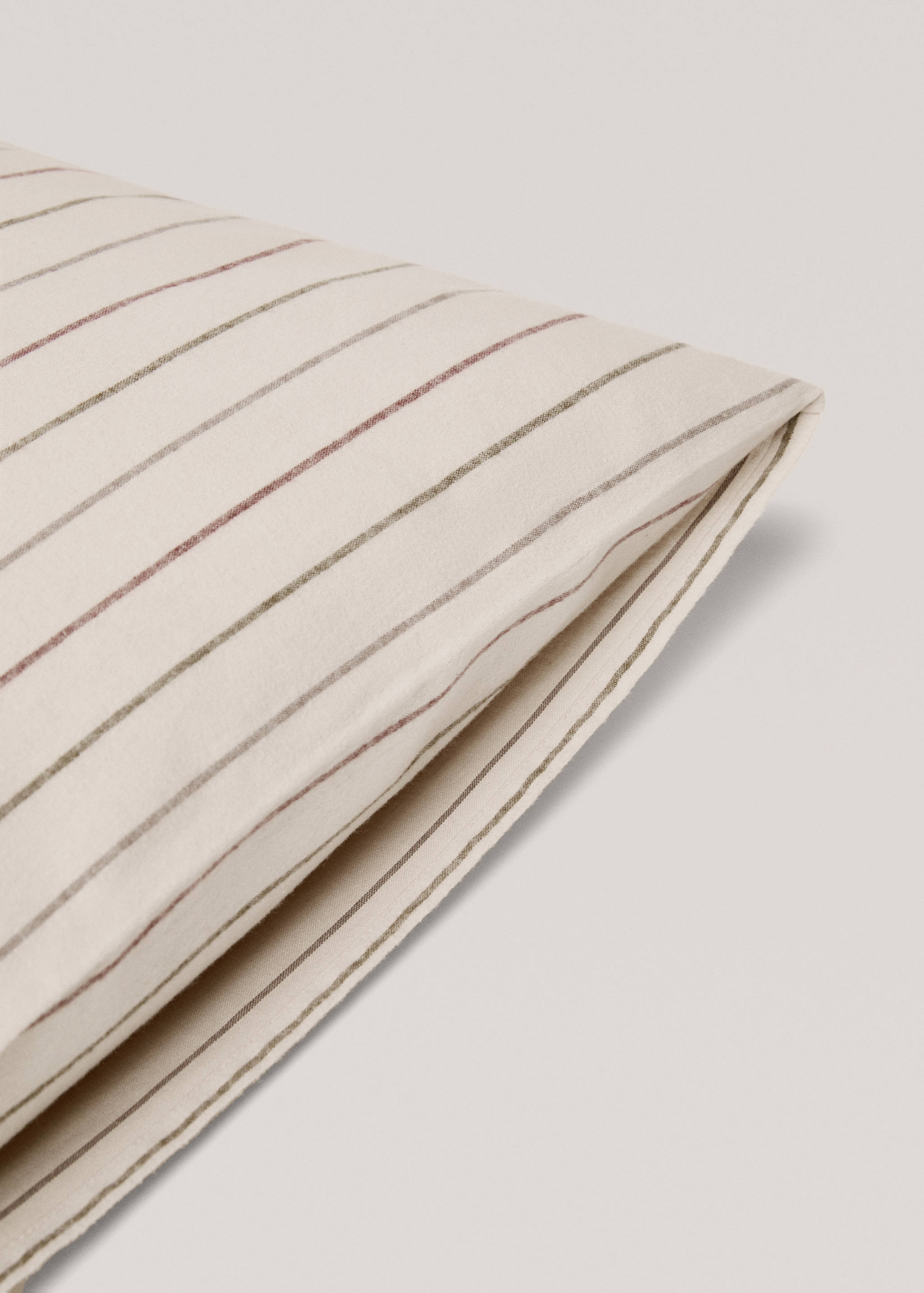 Μαξιλαροθήκη ριγέ φανελένιο ύφασμα 50x75εκ - Λεπτομέρεια του προϊόντος 3