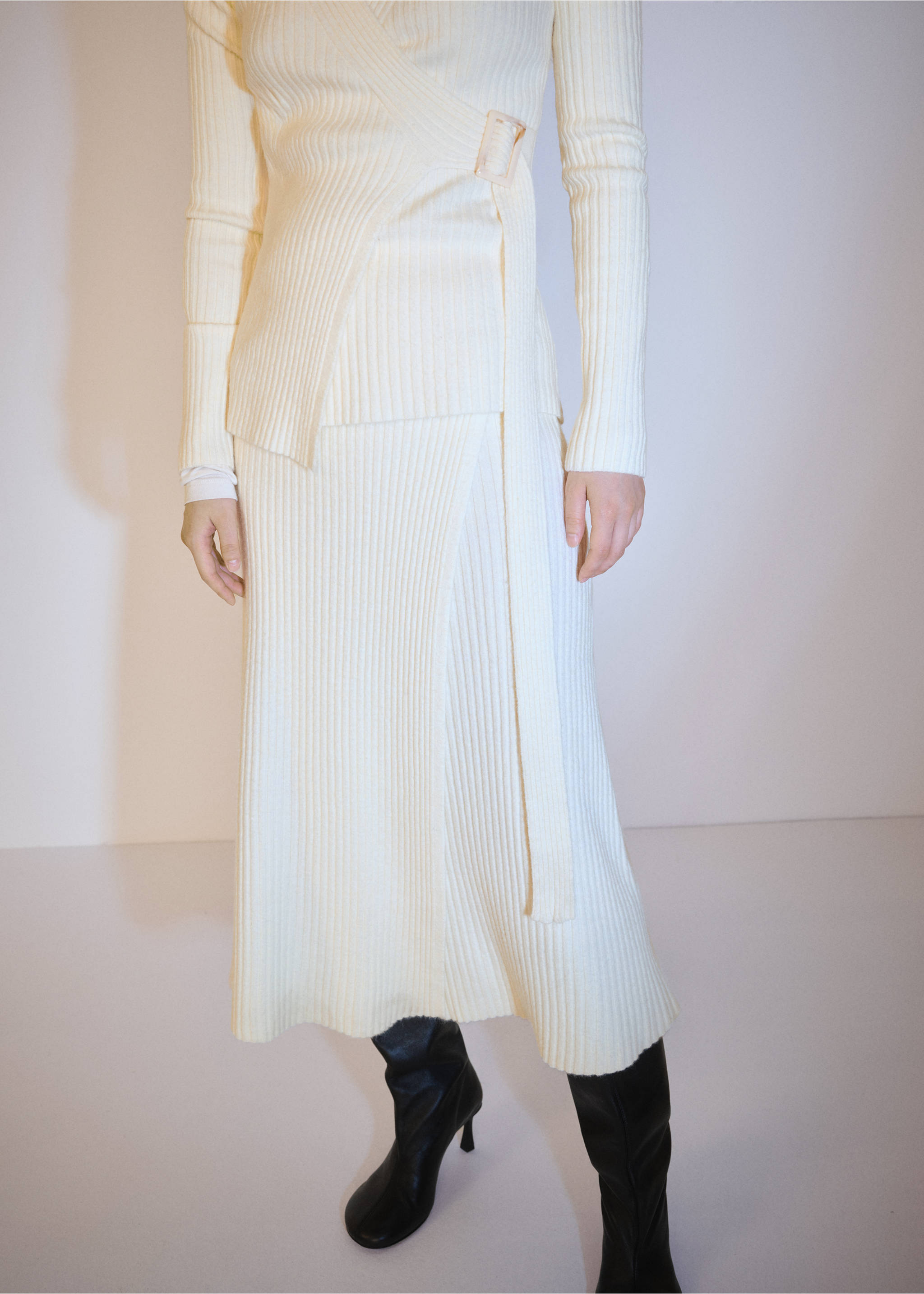 Jupe portefeuille en maille - Plan moyen, Écru. Ref: 77067659-00.