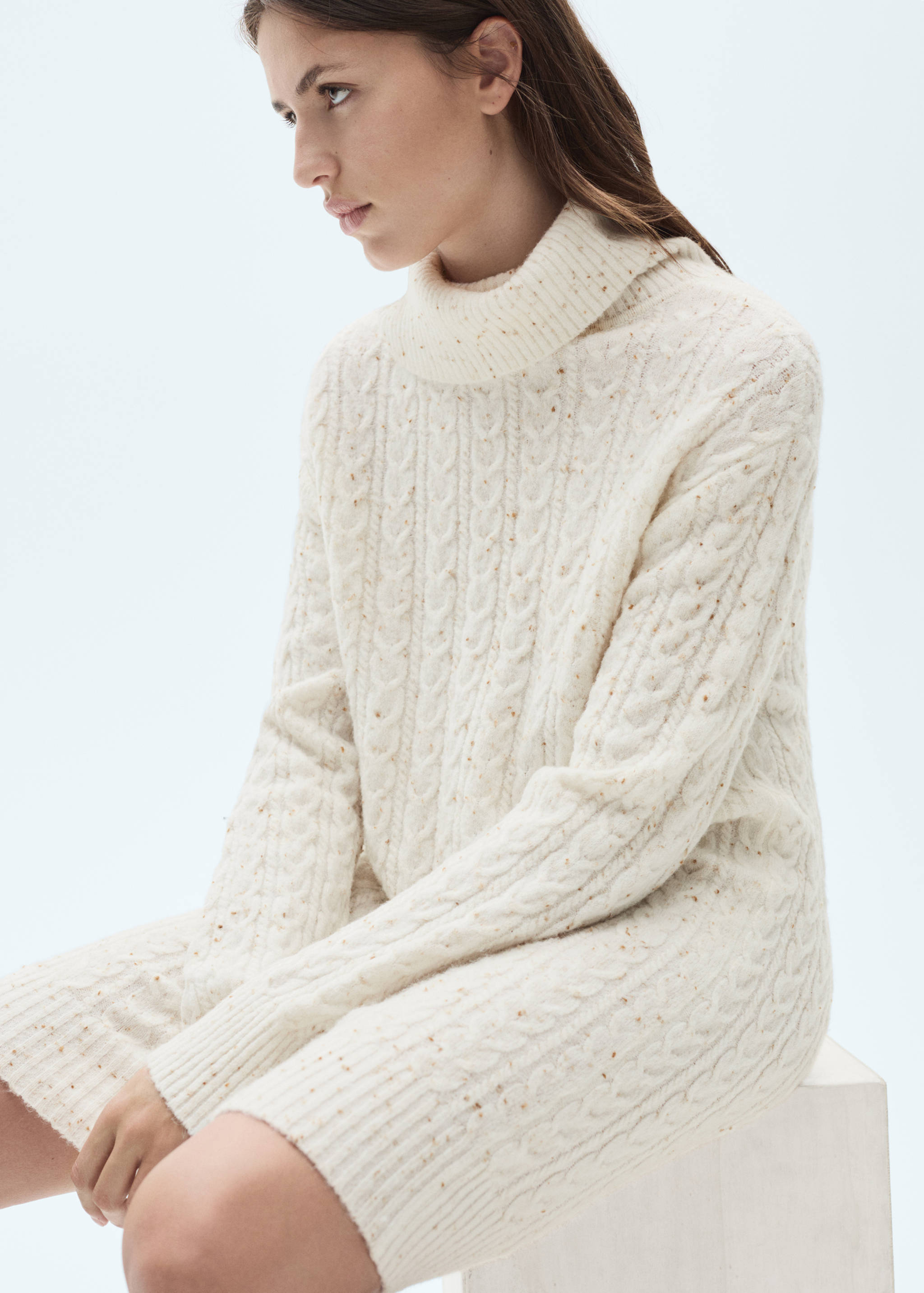 Sukienka z dzianiny z golfem - Szczegóły artykułu 2