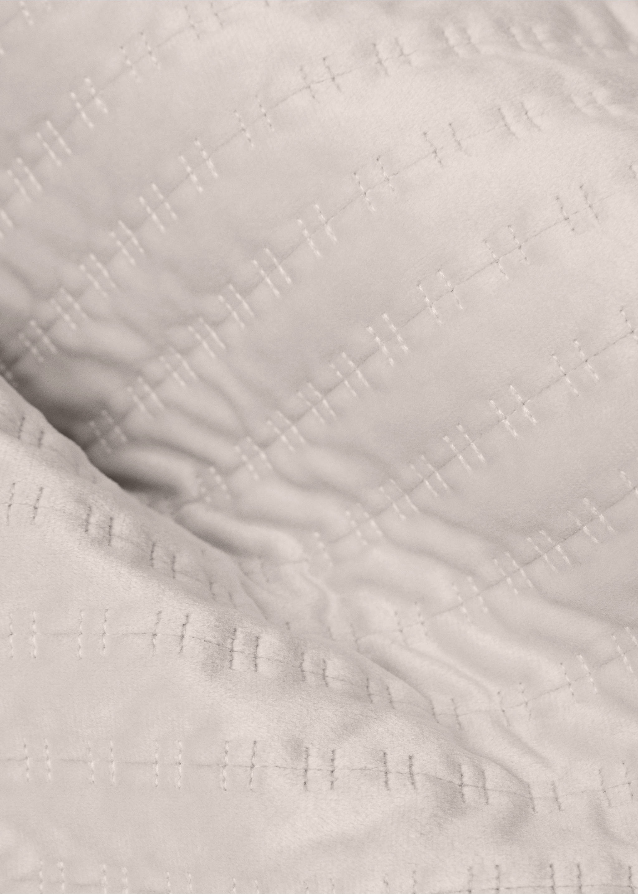 Velvet quilt - Details of the article 2, Beige. Ref: 77067668-00.