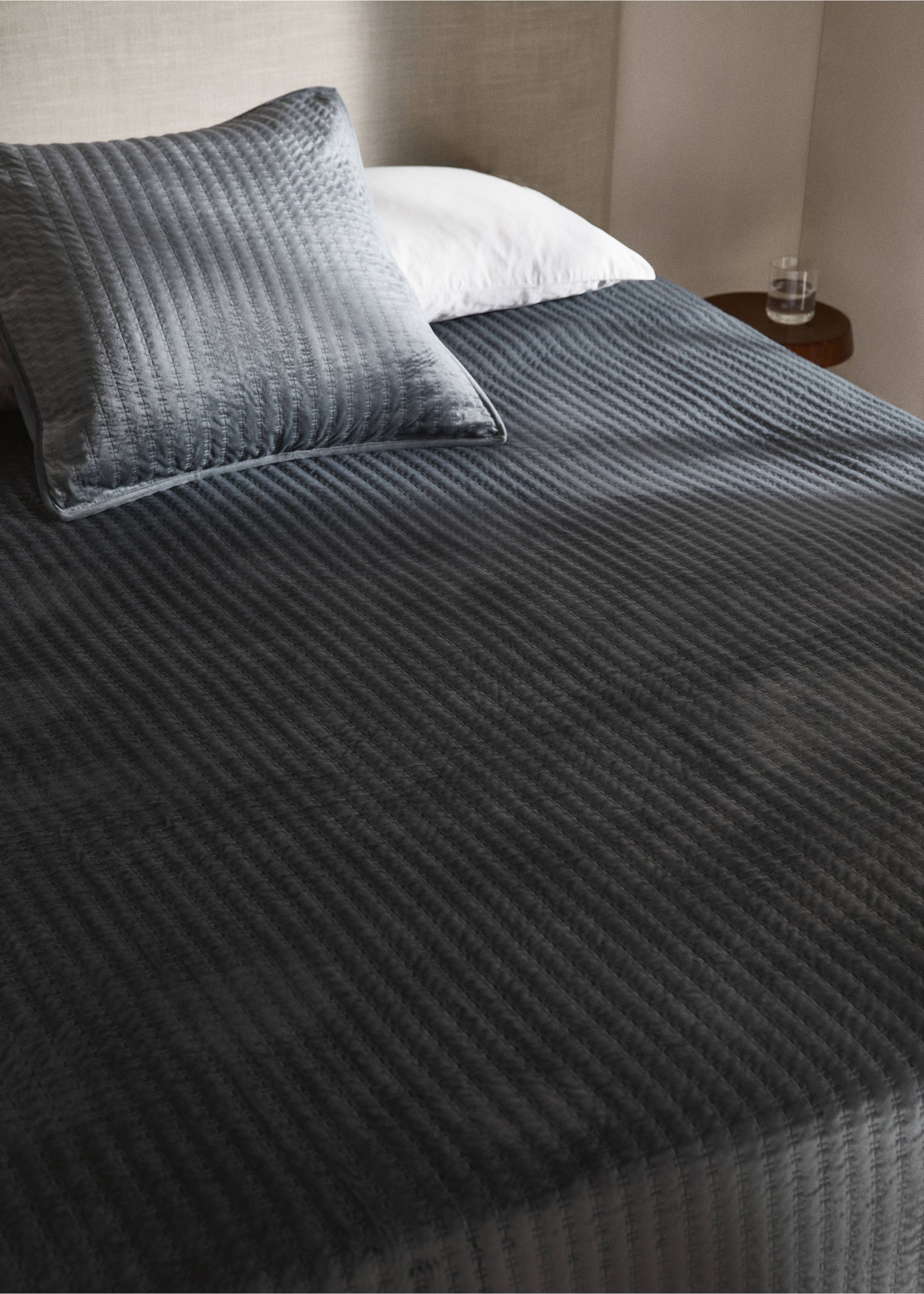 Velvet quilt - Details of the article 7, Blue. Ref: 77067668-00.