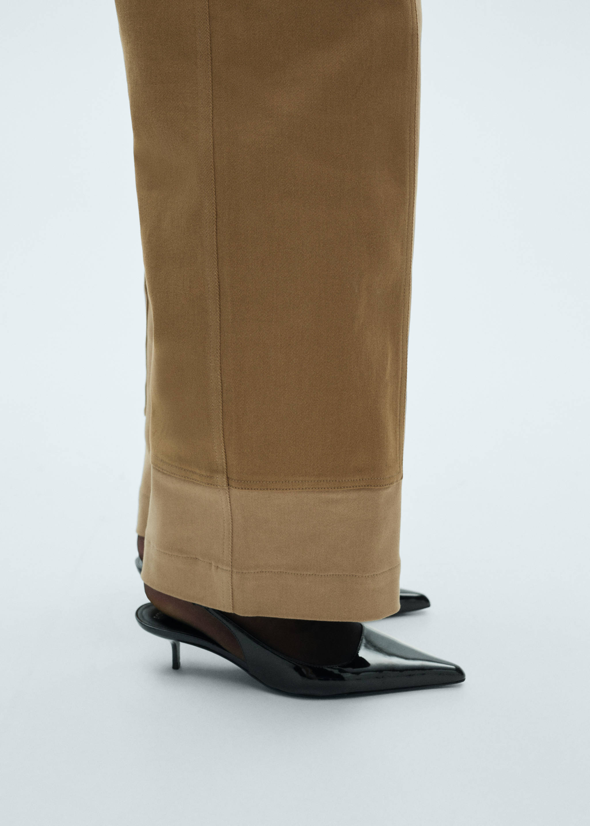 Contrasting panels pants - Details of the article 6