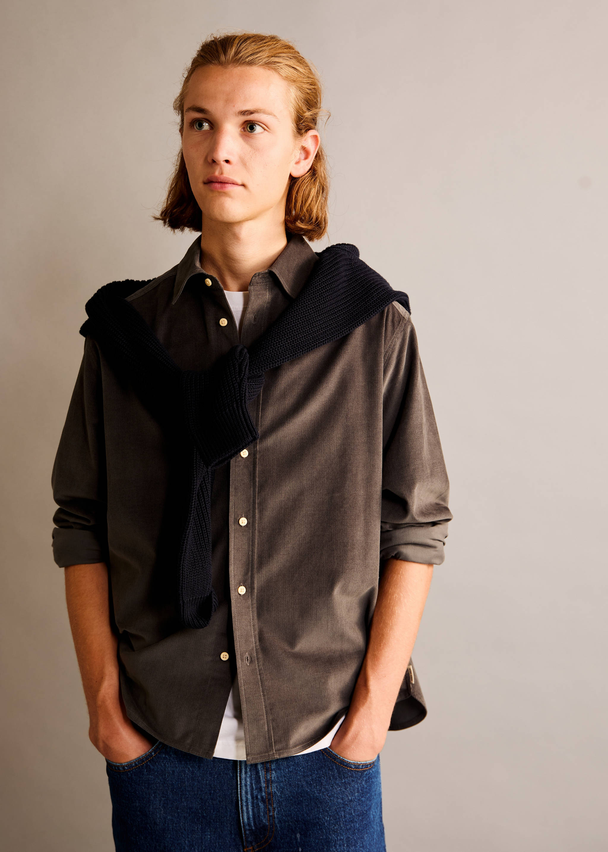 Chemise velours côtelé regular fit - Détail de l'article 5, Gris anthracite. Ref: 77067673-00.