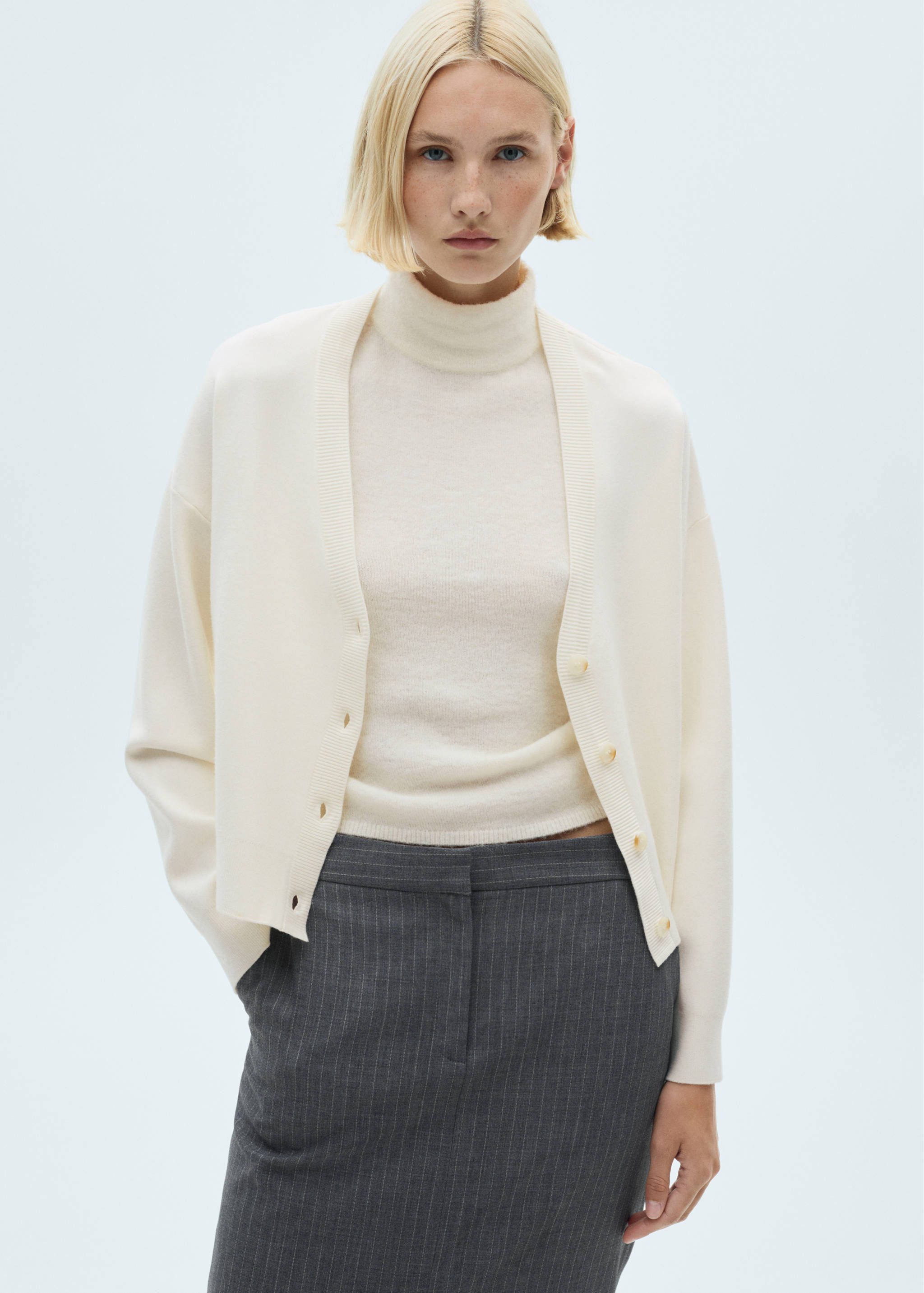 Cárdigan punto cuello pico - Plano medio