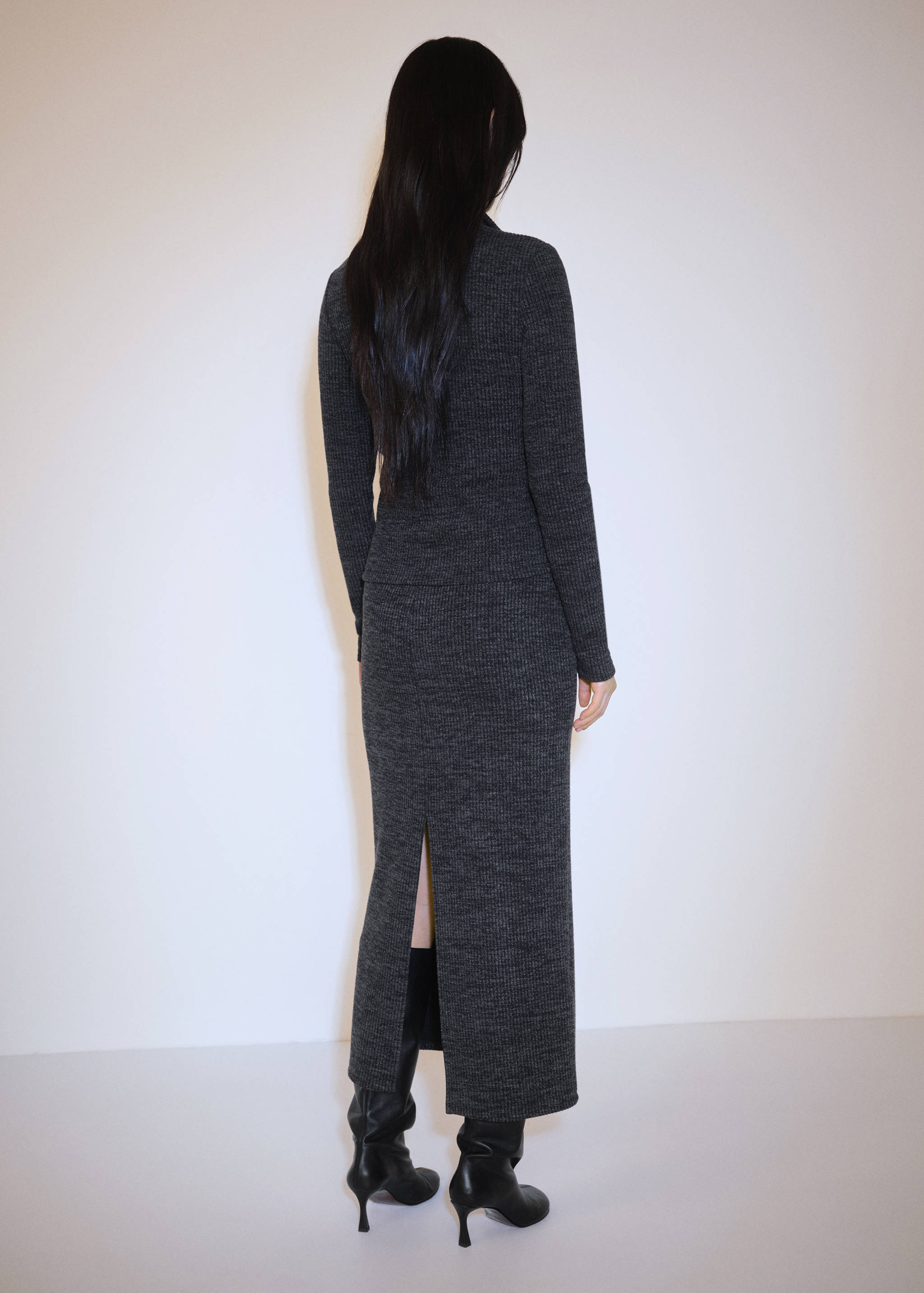 Slit knitted skirt - Reverse of the article