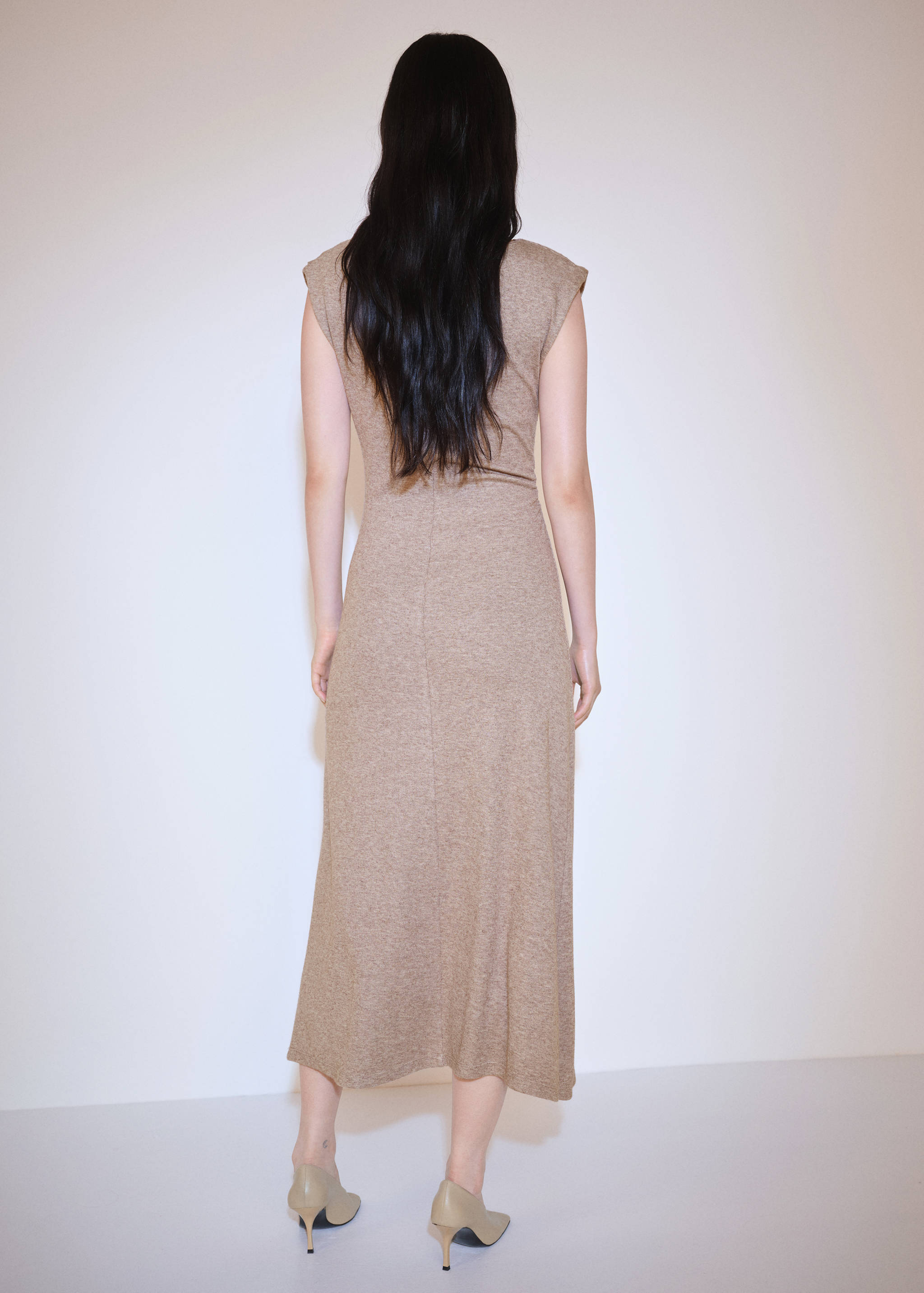 Midi-dress with structured shoulders - Reverse of the article
