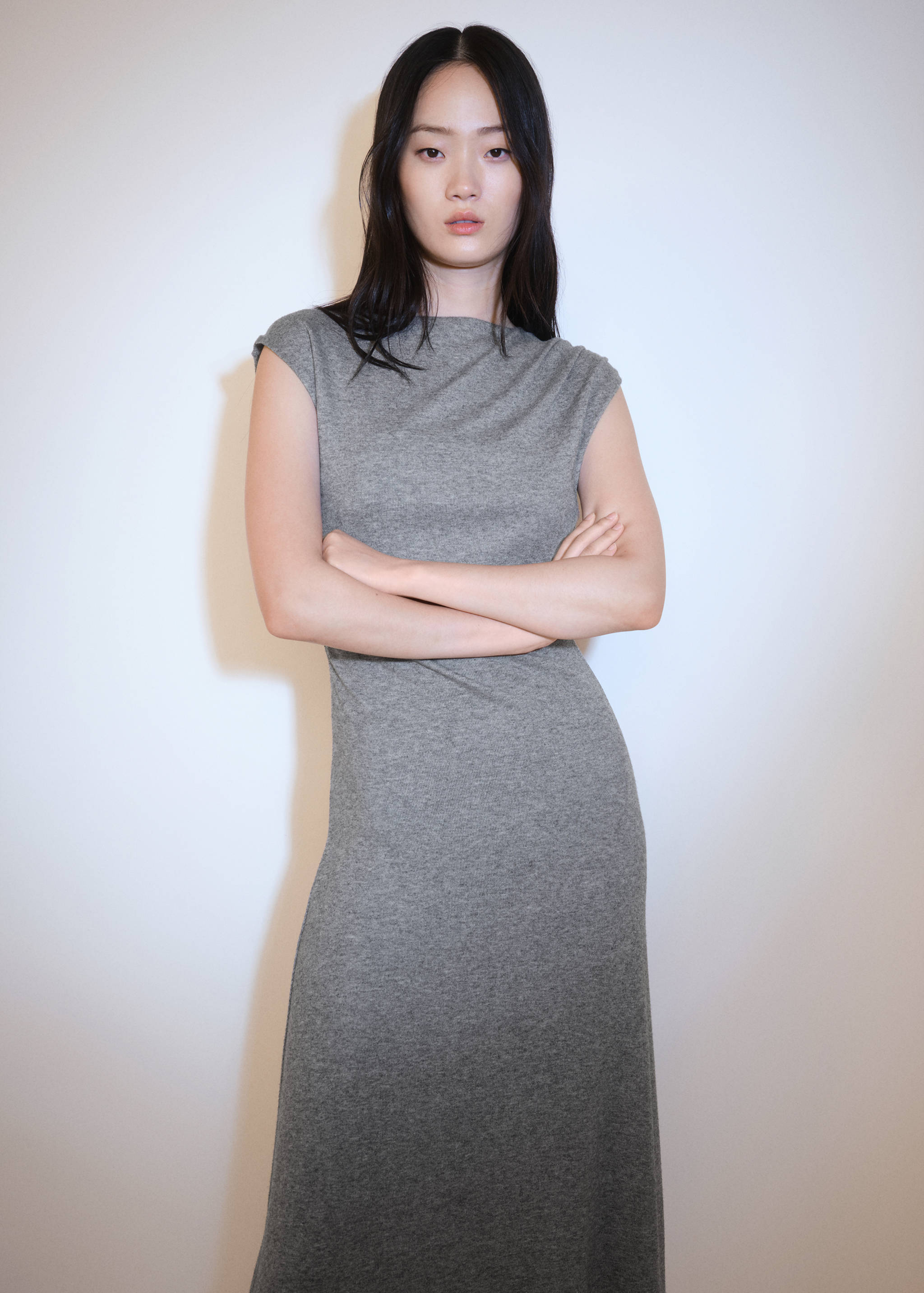 Midi-dress with structured shoulders - Medium plane