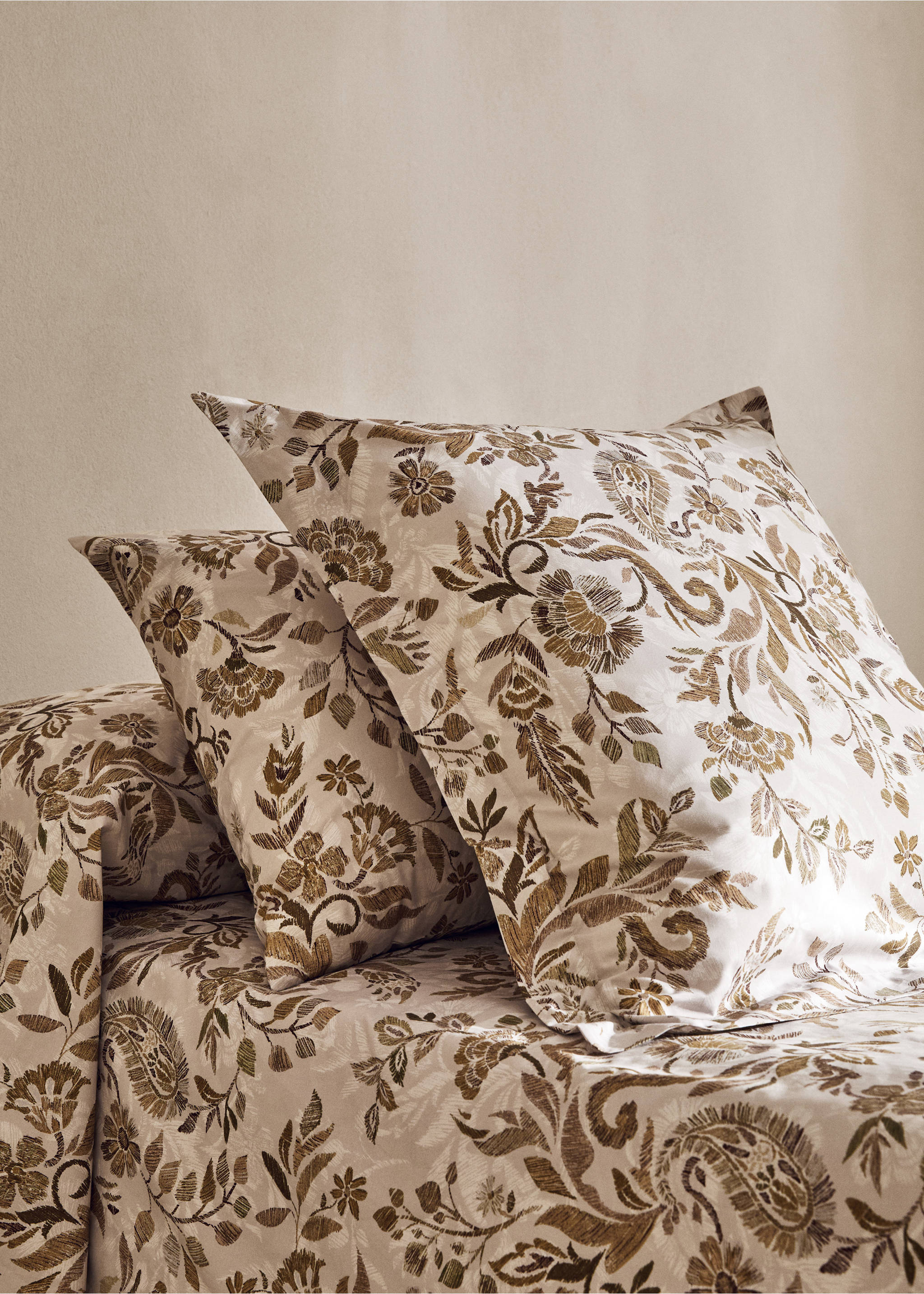 Taie d'oreiller percale de coton motif fleuri 50x75 cm - Plan général, Beige. Ref: 77067702-00.