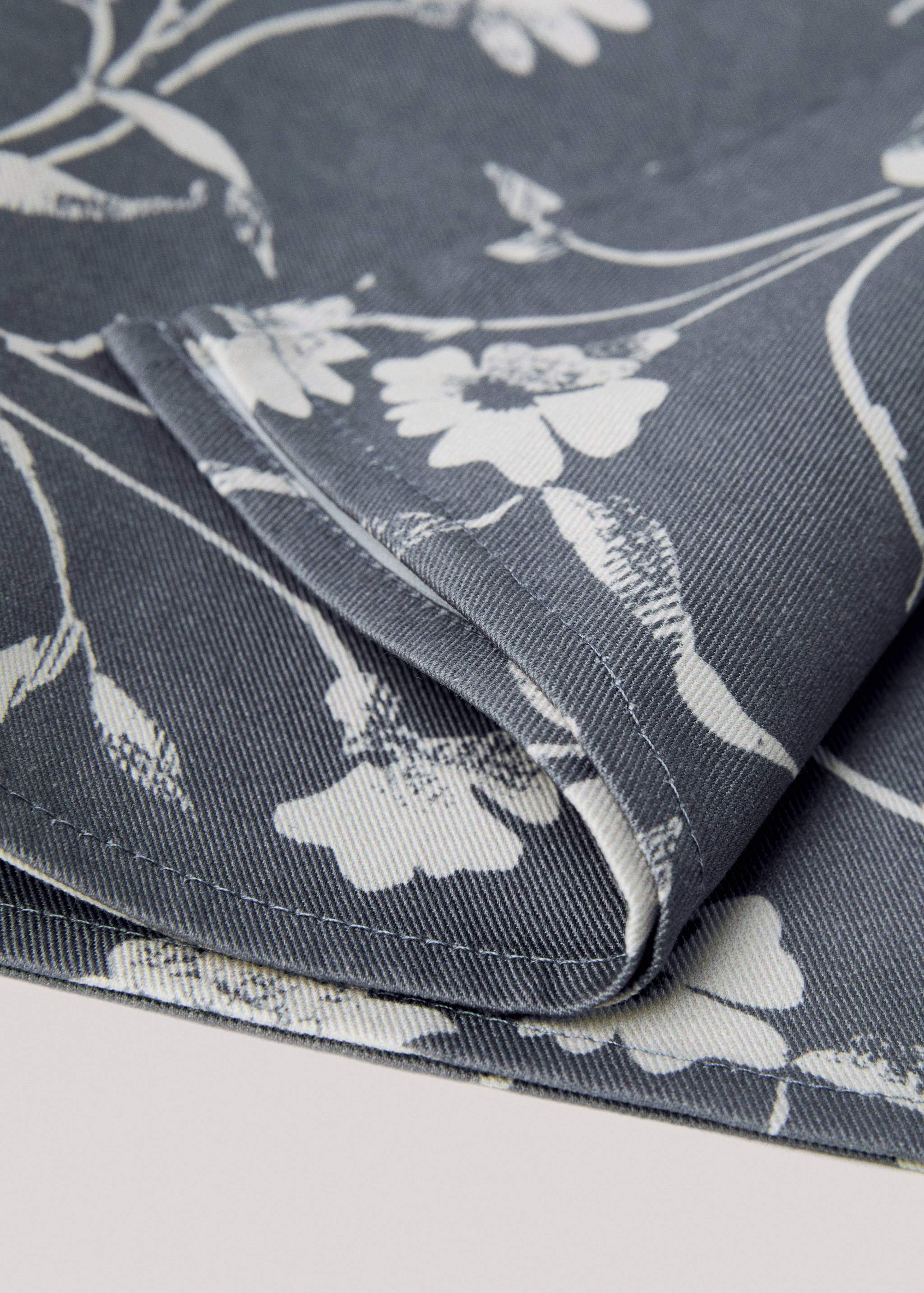 Cotton floral-print napkin 45x45cm - Details of the article 2