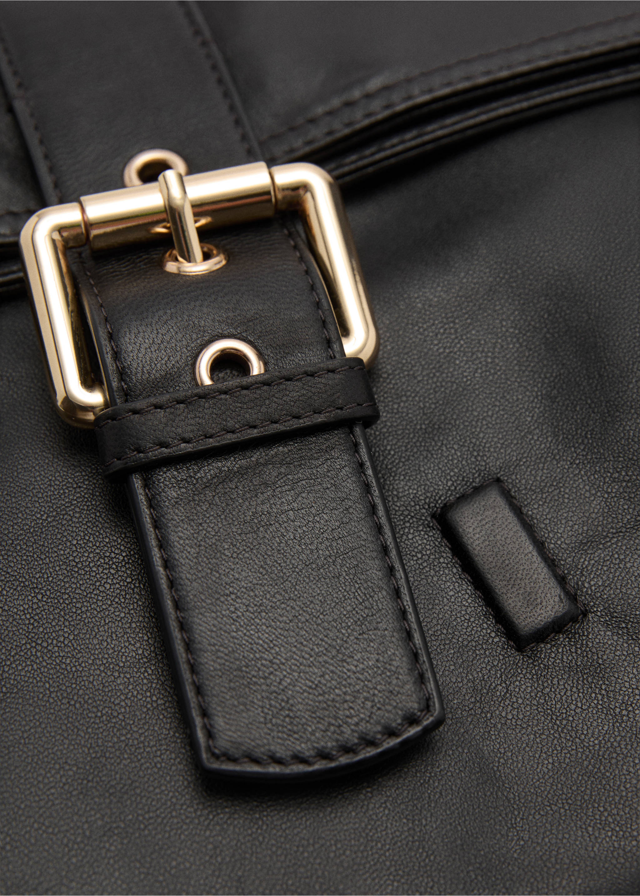 Sac cuir boucle - Détail de l'article 2, Noir. Ref: 77067712-00.