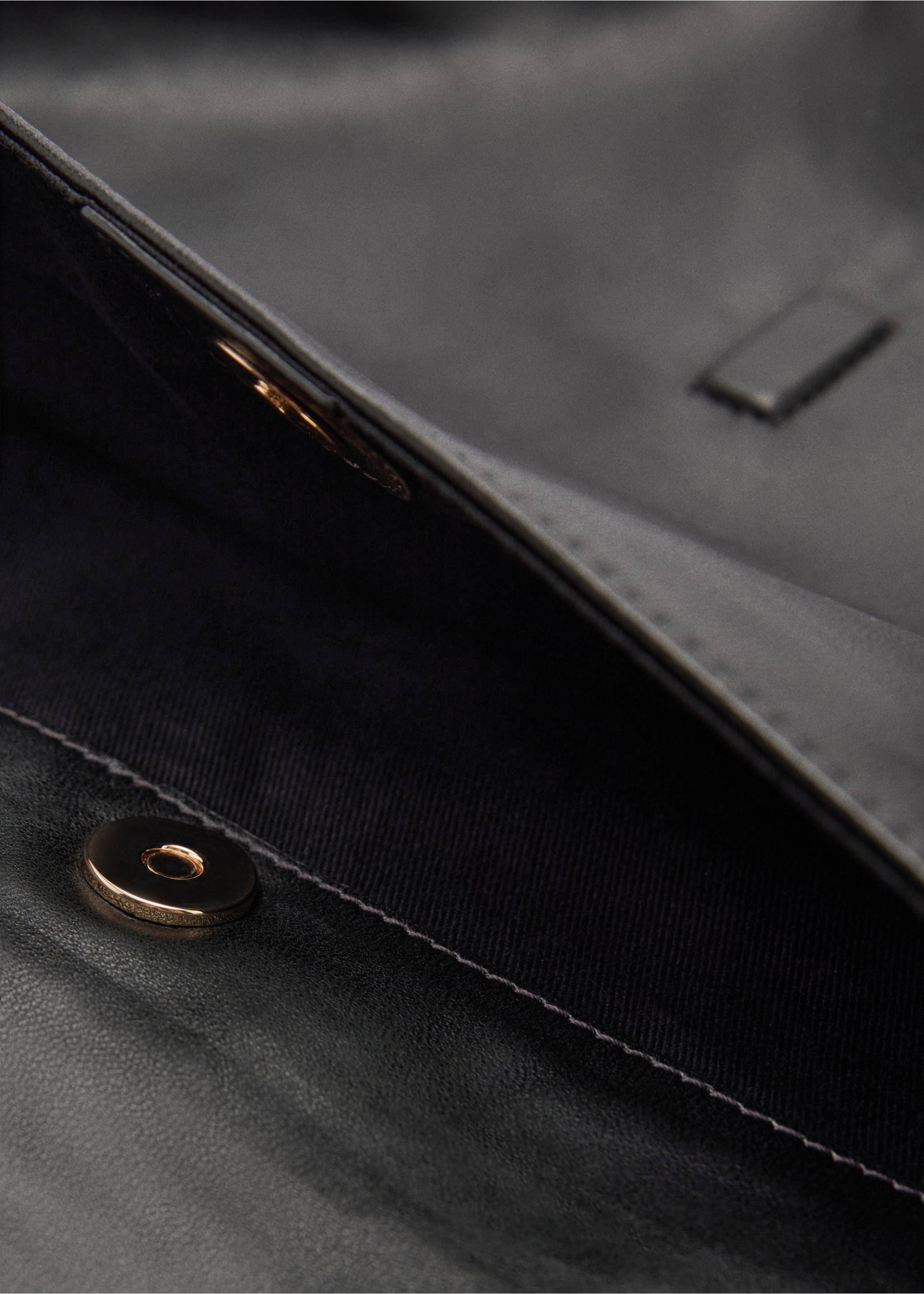 Sac cuir boucle - Détail de l'article 4, Noir. Ref: 77067712-00.