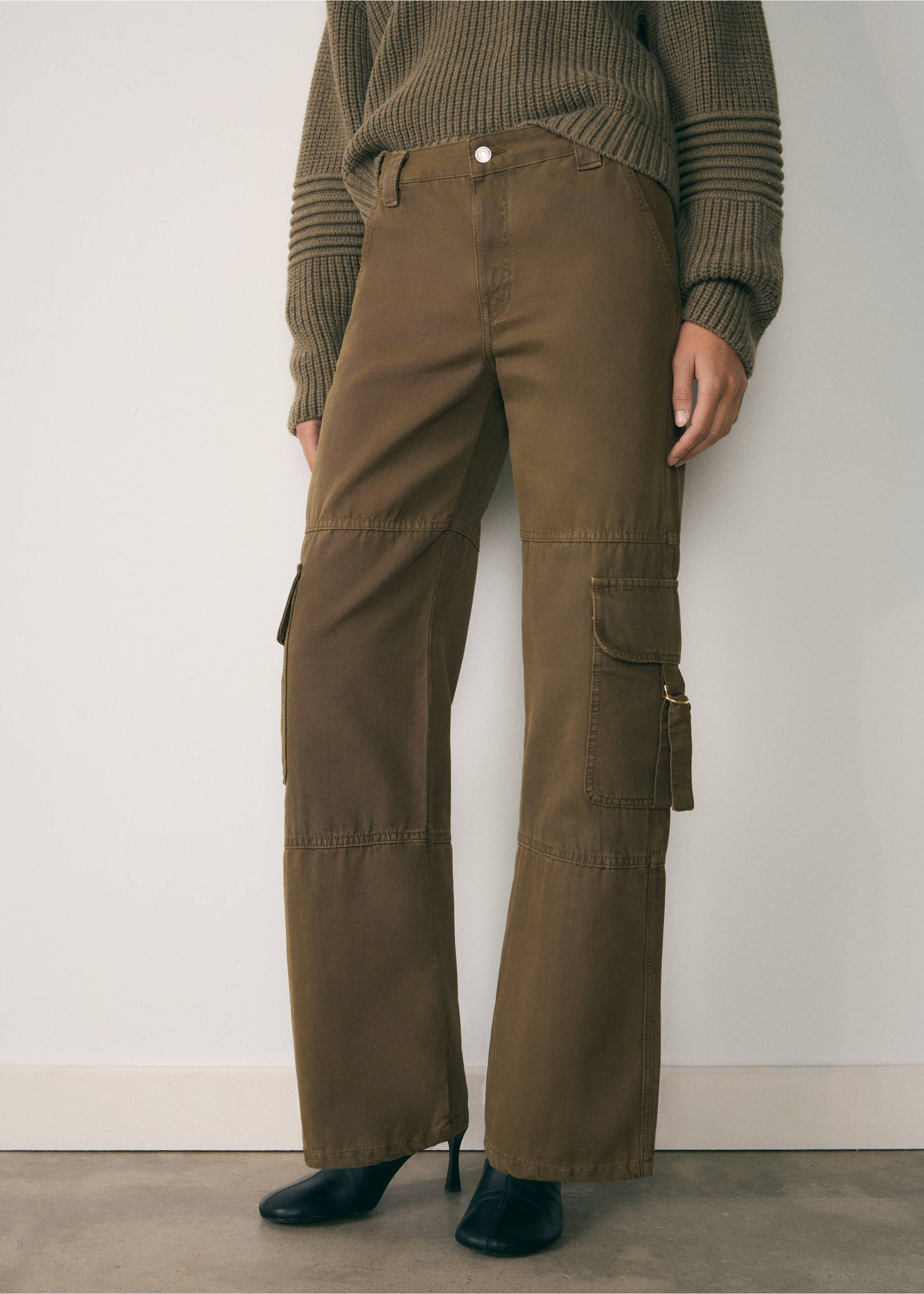 Jean cargo fermetures Éclair - Plan moyen, Kaki. Ref: 77067714-00.