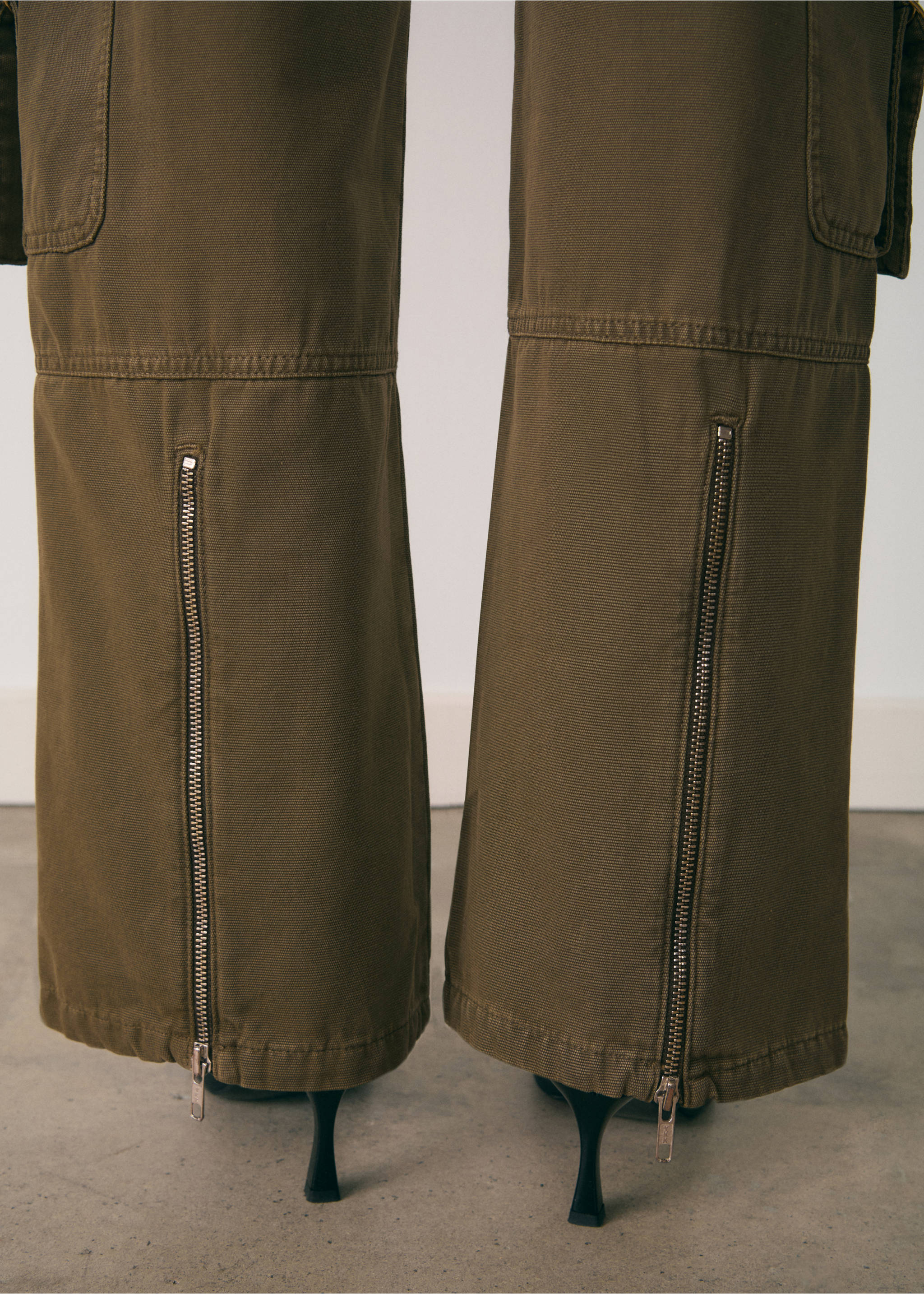 Jean cargo fermetures Éclair - Détail de l'article 6, Kaki. Ref: 77067714-00.