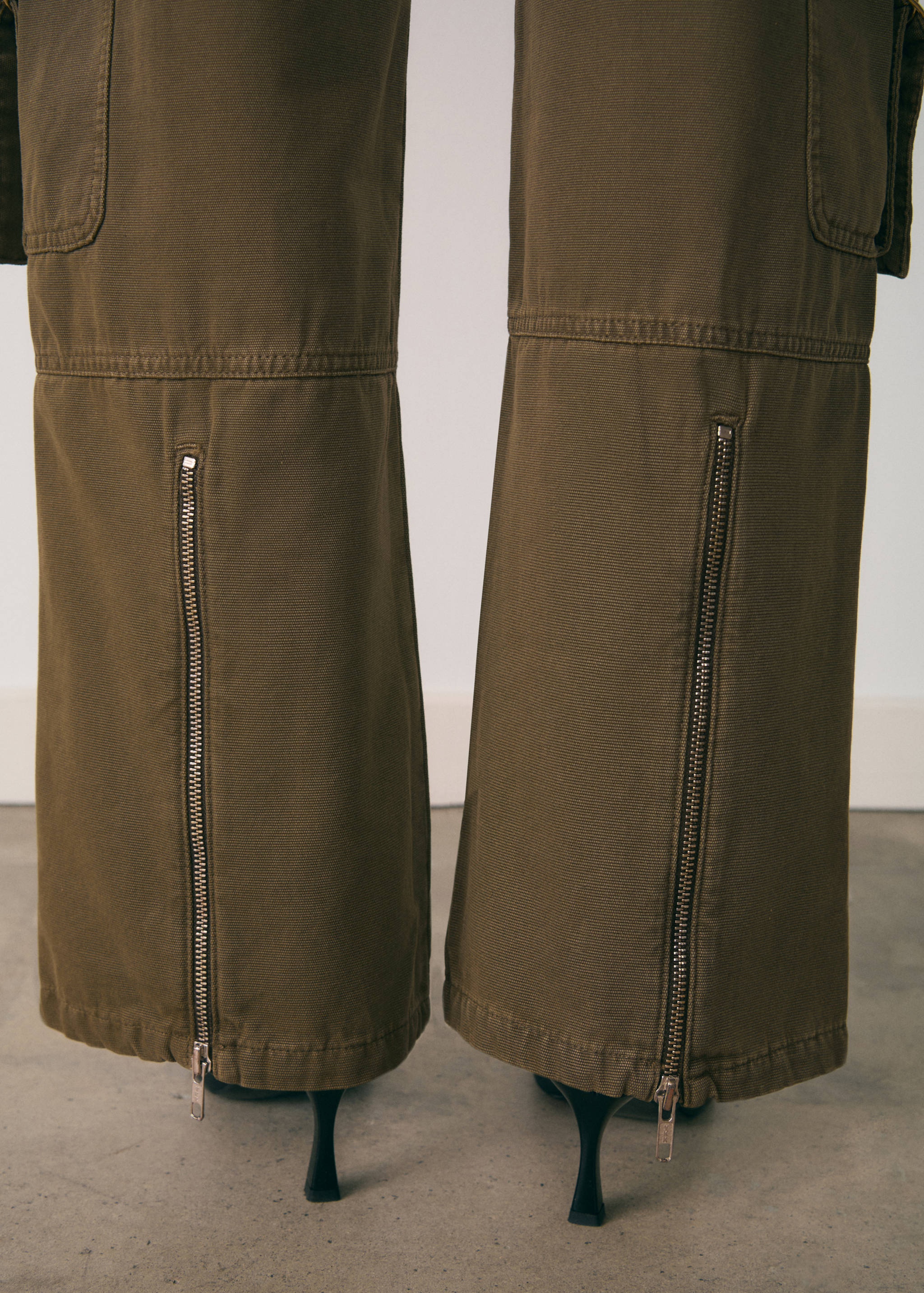 Cargojeans met ritsen - Detail van het artikel 6