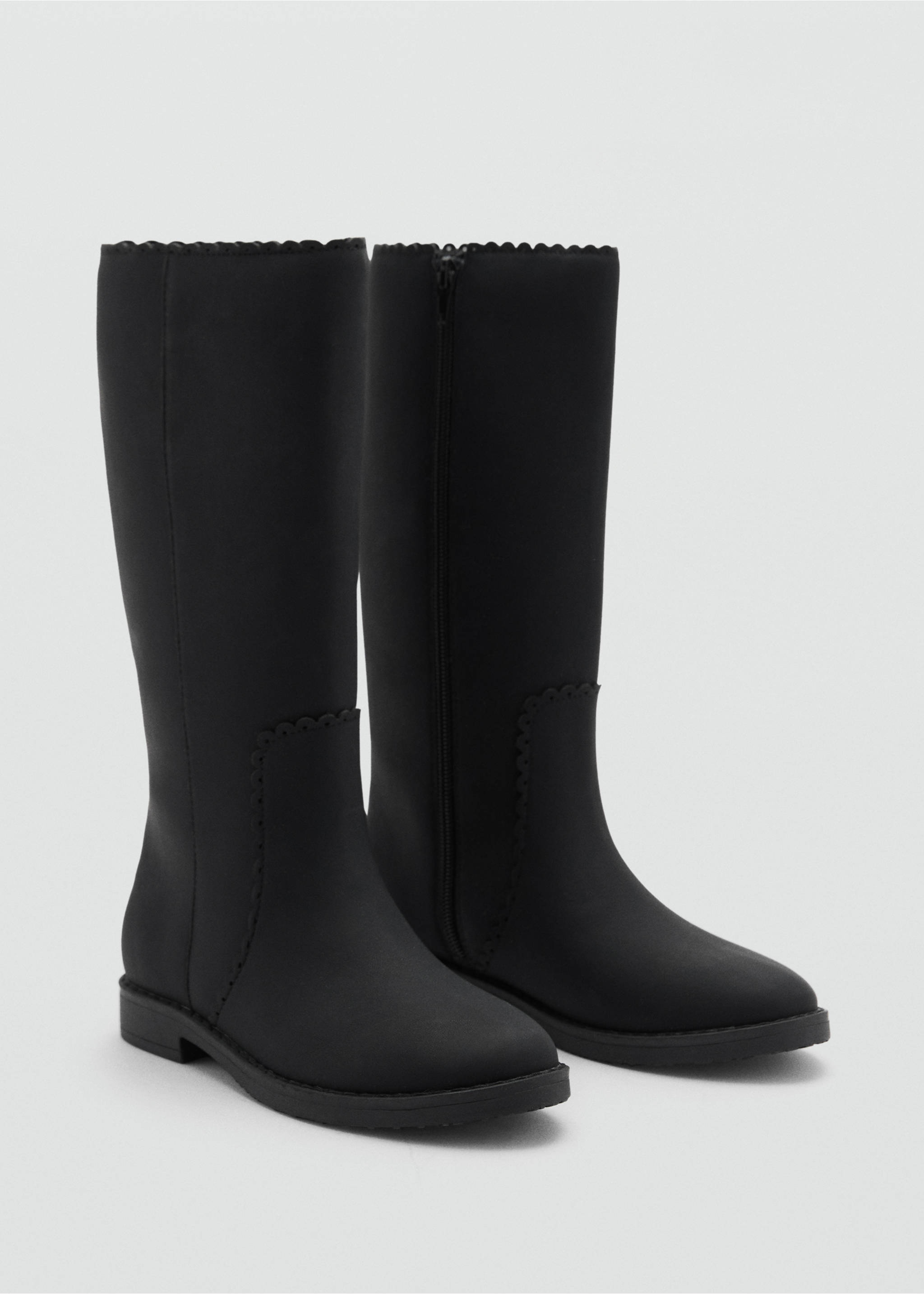 Flat over-the-knee boots - Medium plane, Black. Ref: 77067911-00.