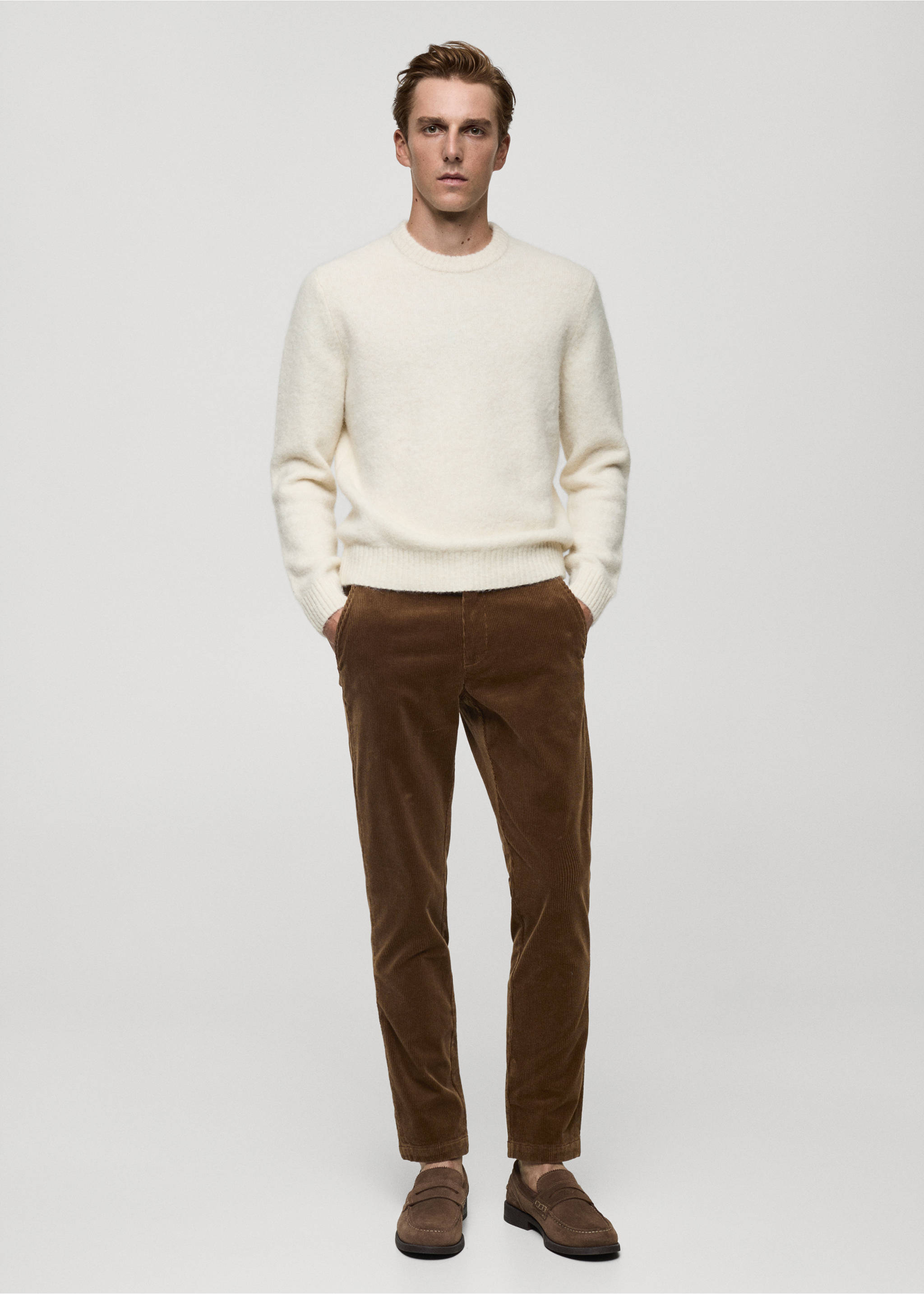 Pantaloni slim fit din catifea cord - Plan general, Maro mediu. Ref: 77067913-00.