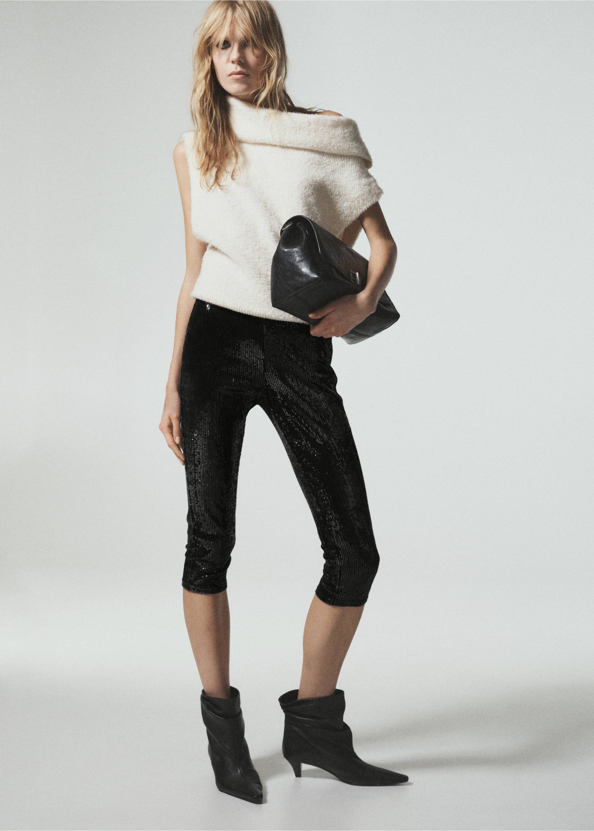 Sequined capri leggings - Details of the article 6, Black. Ref: 77068267-00.