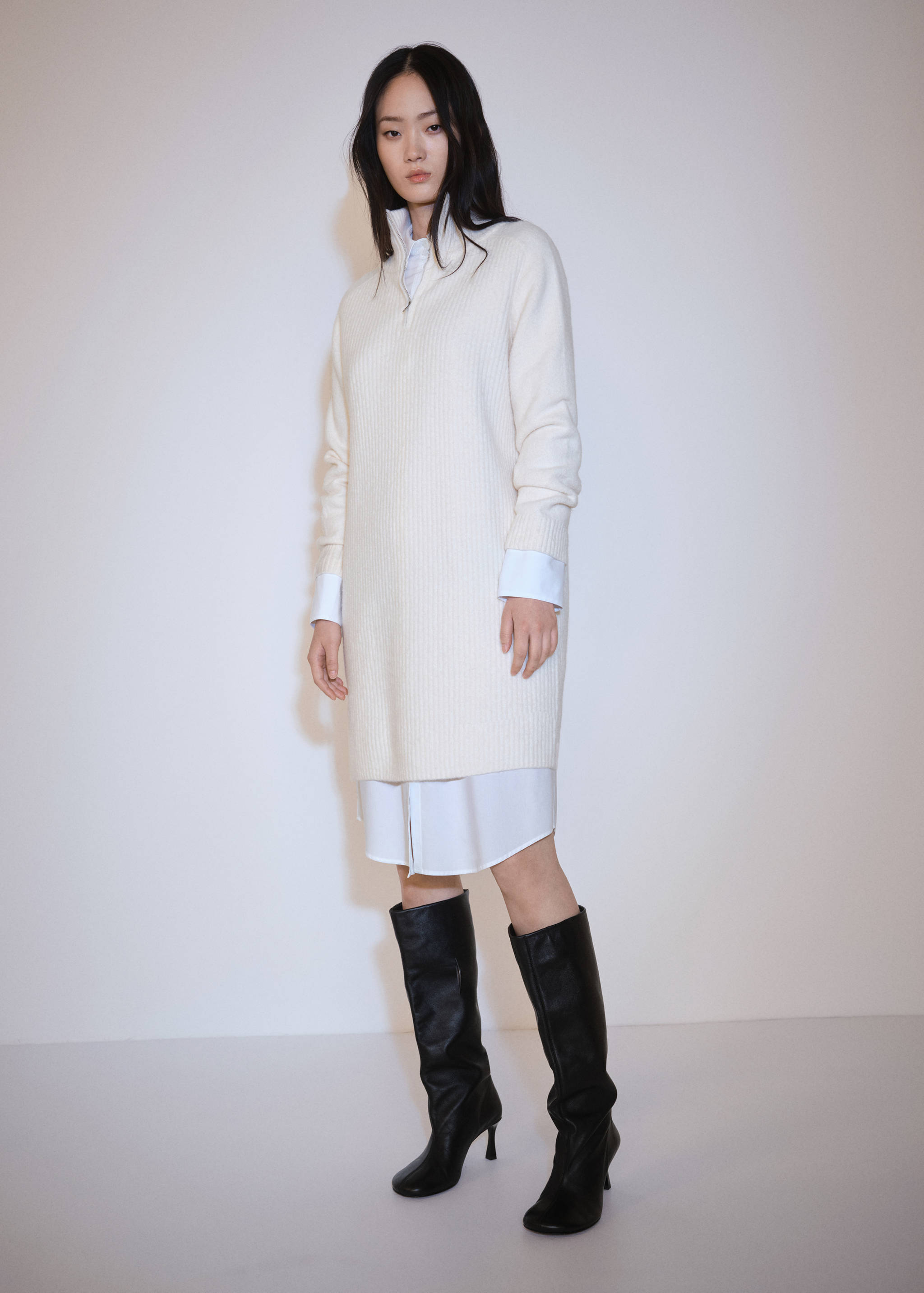 Ribbed knitted dress with zip - General plane