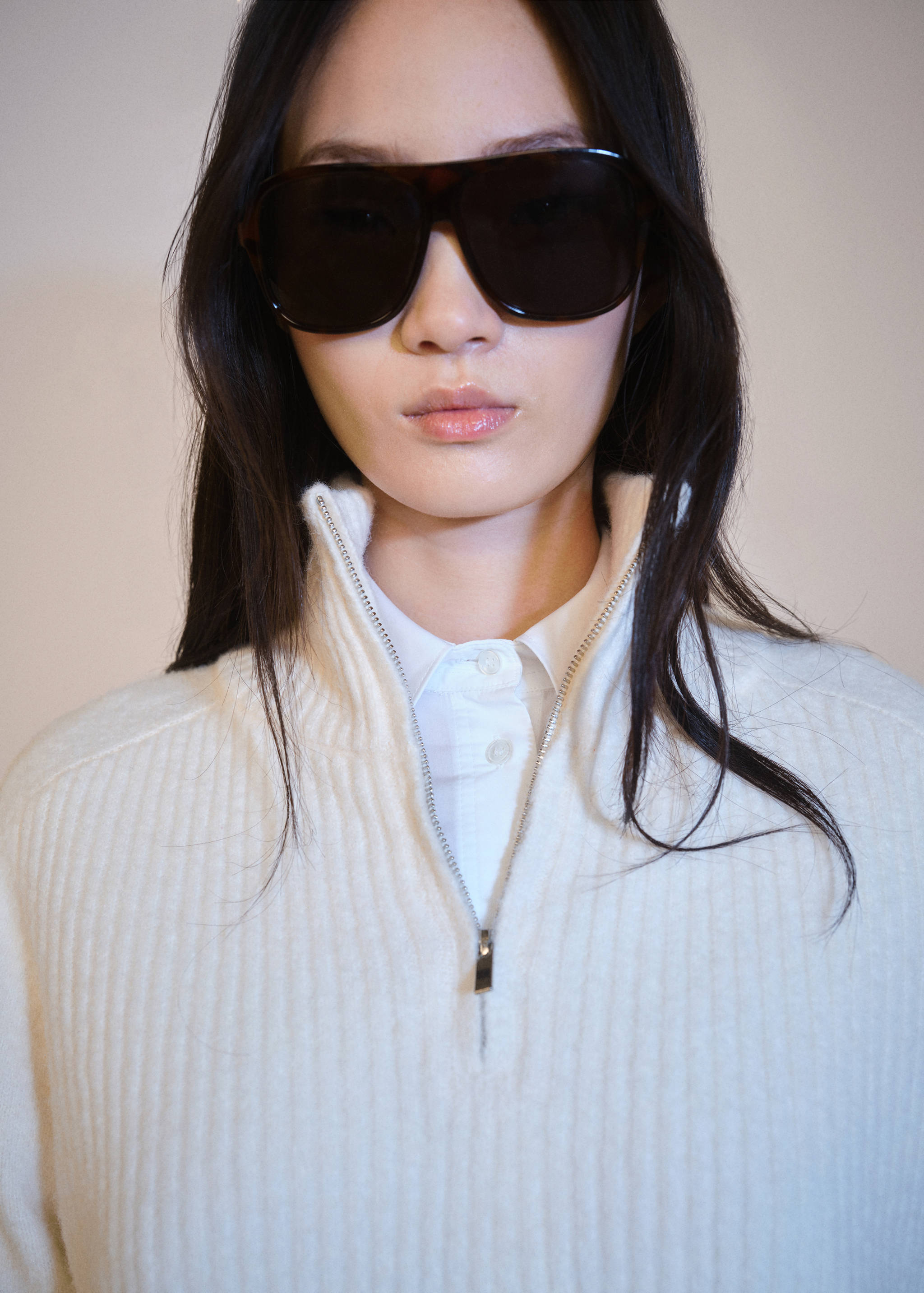 Ribbed knitted dress with zip - Details of the article 1