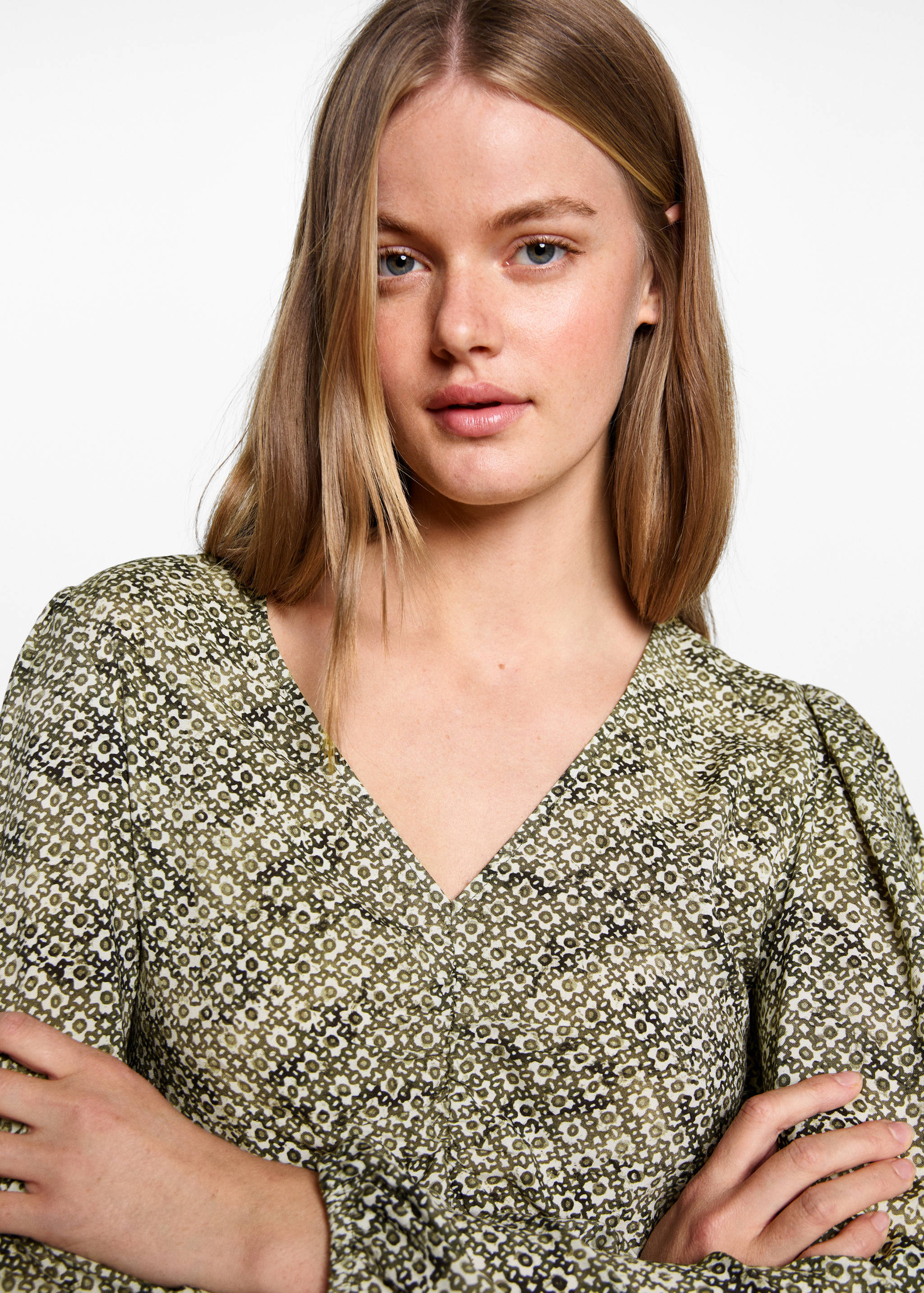 Vestido flores detalle fruncido - Detalle del artículo 1