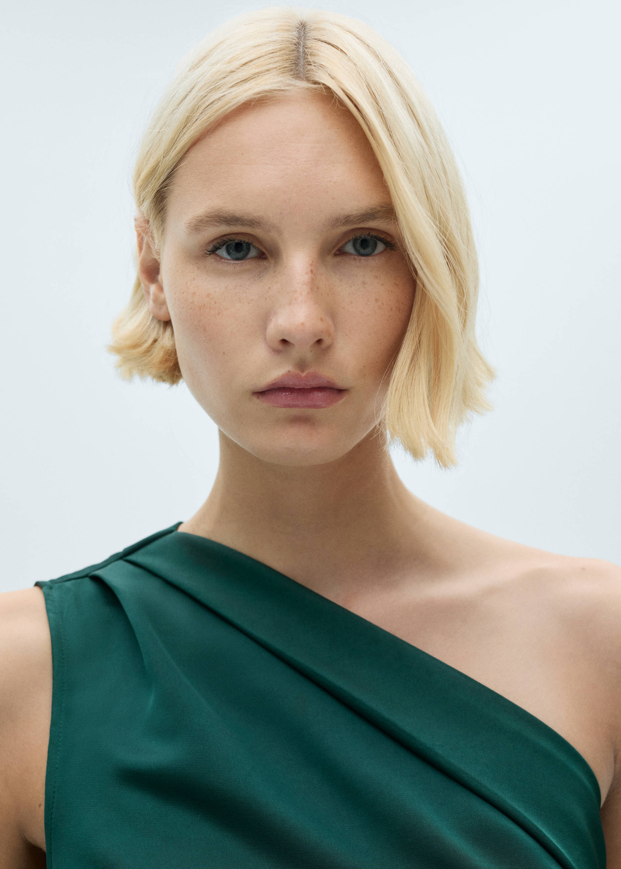 Asymmetrical pleated dress - Details of the article 1