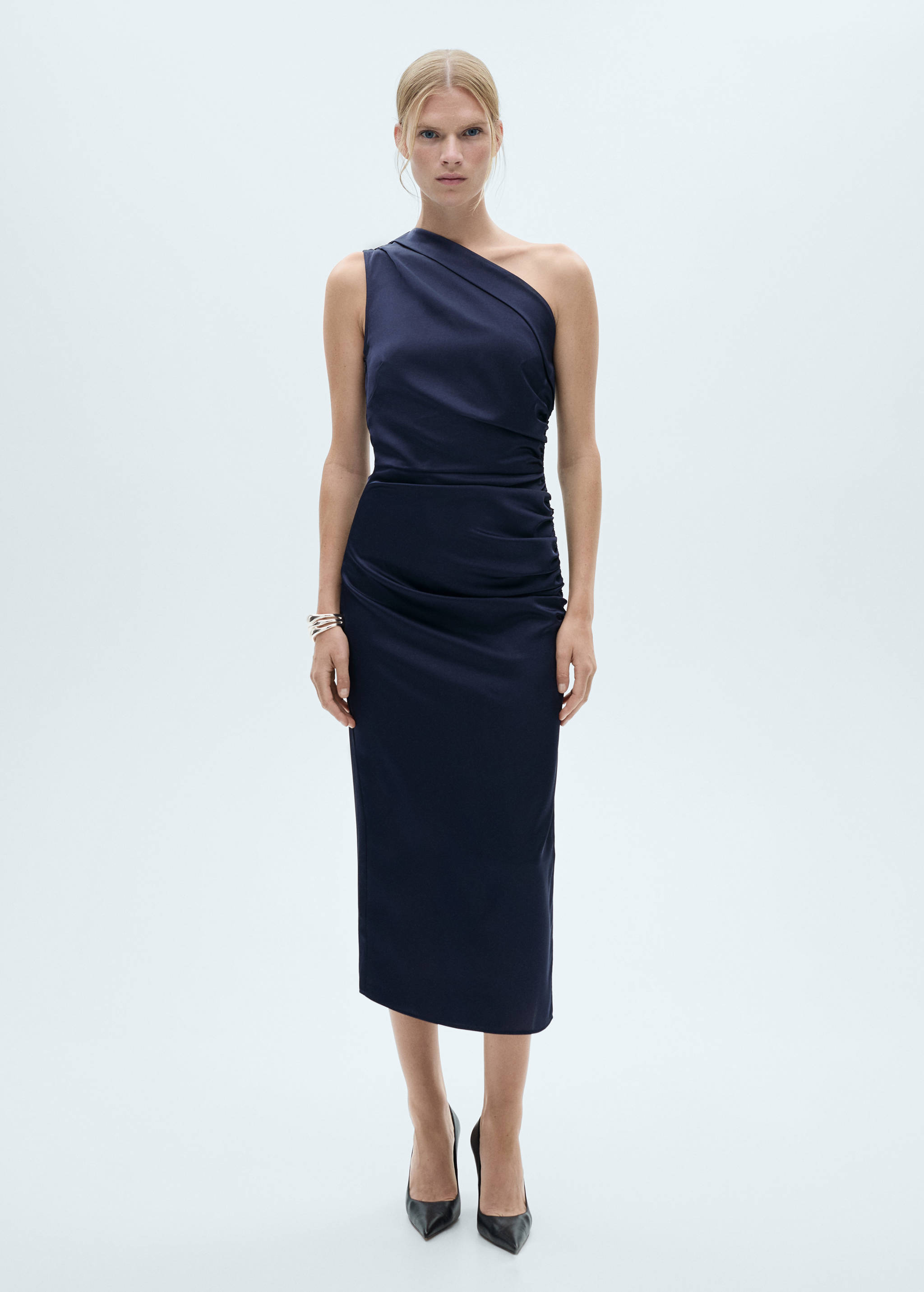 Asymmetrical pleated dress - General plane