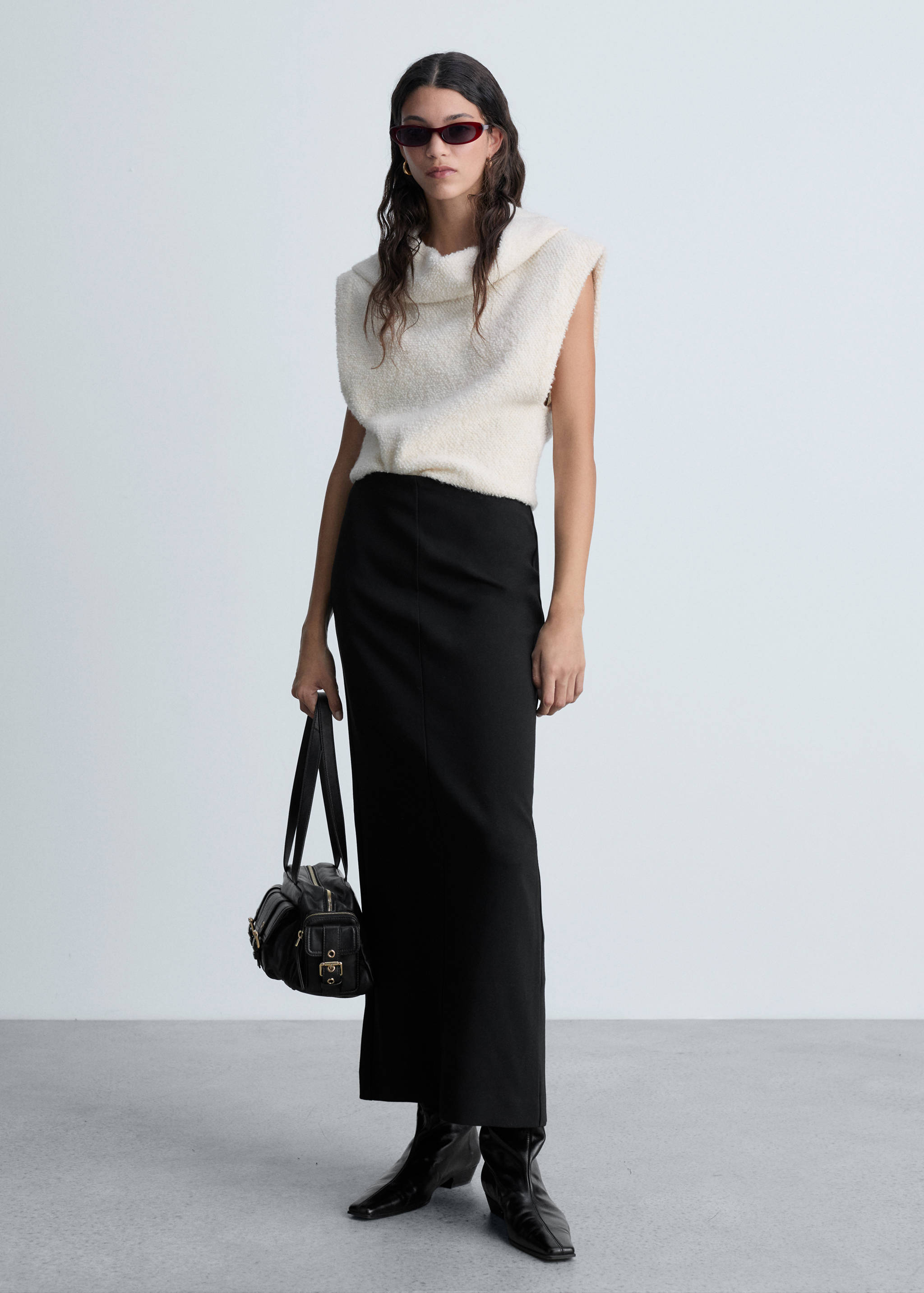 Straight skirt with slit - General plane