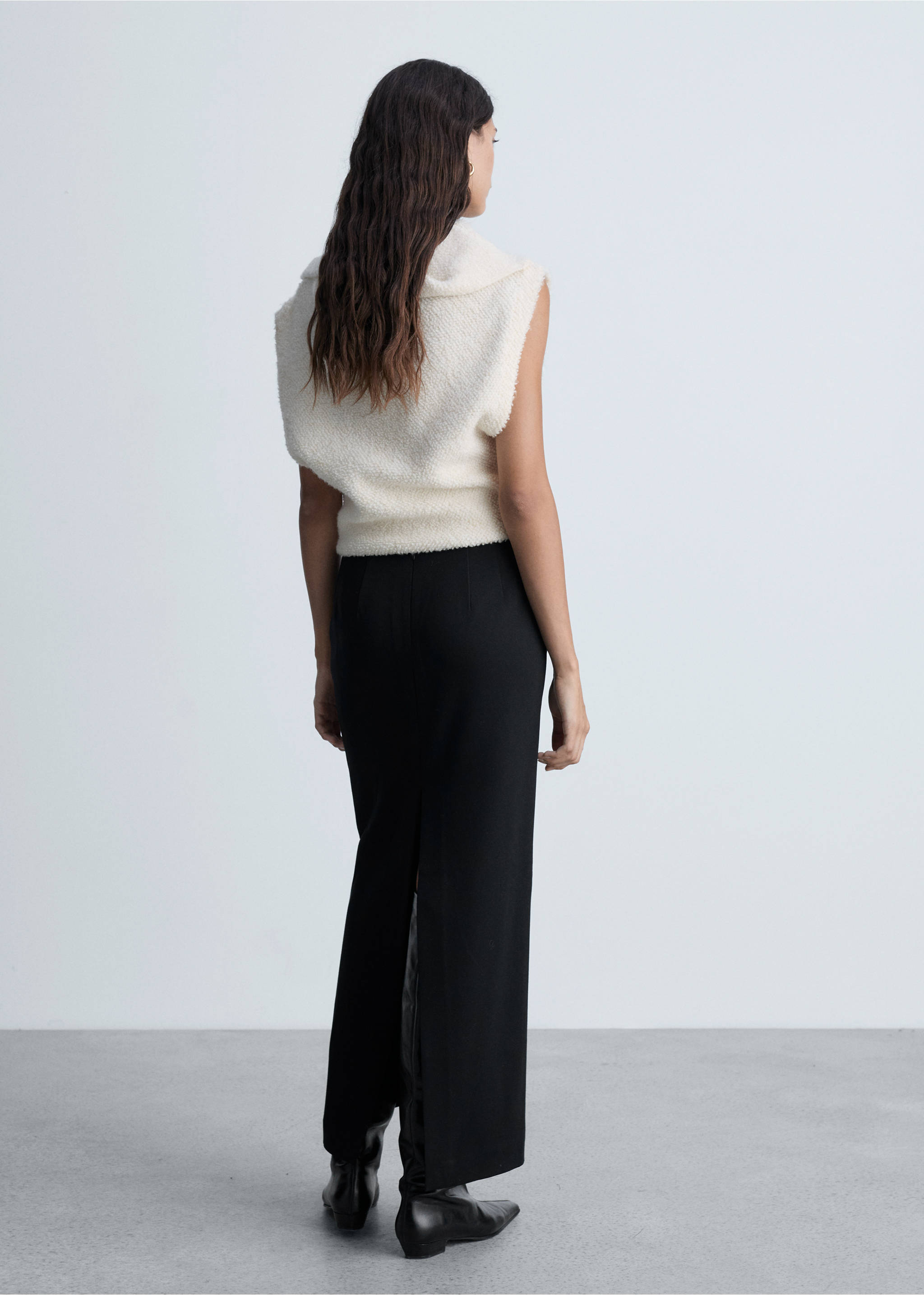 Straight skirt with slit - Reverse of the article, Black. Ref: 77069059-00.