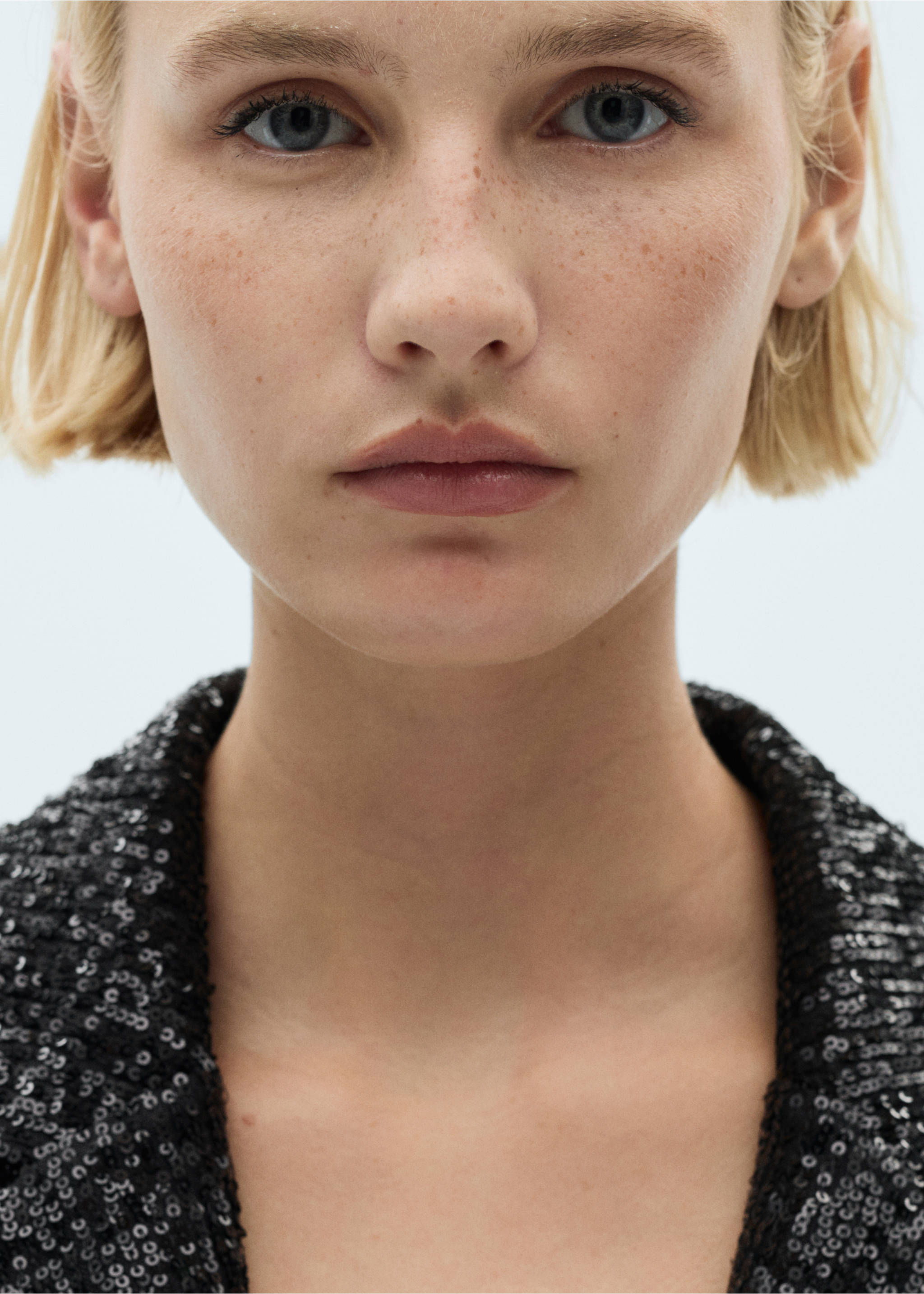 Blazer costume paillettes - Détail de l'article 1, Noir. Ref: 77069061-00.