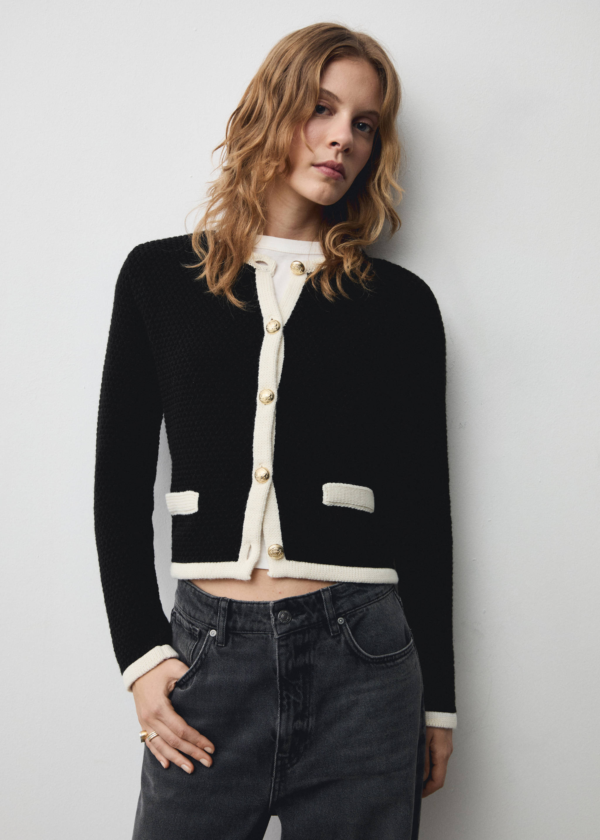 Knitted buttoned jacket - Medium plane