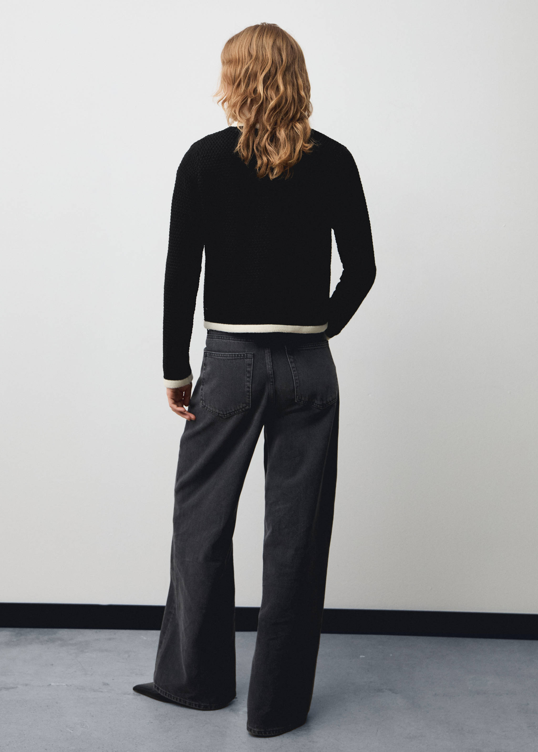 Knitted buttoned jacket - Reverse of the article