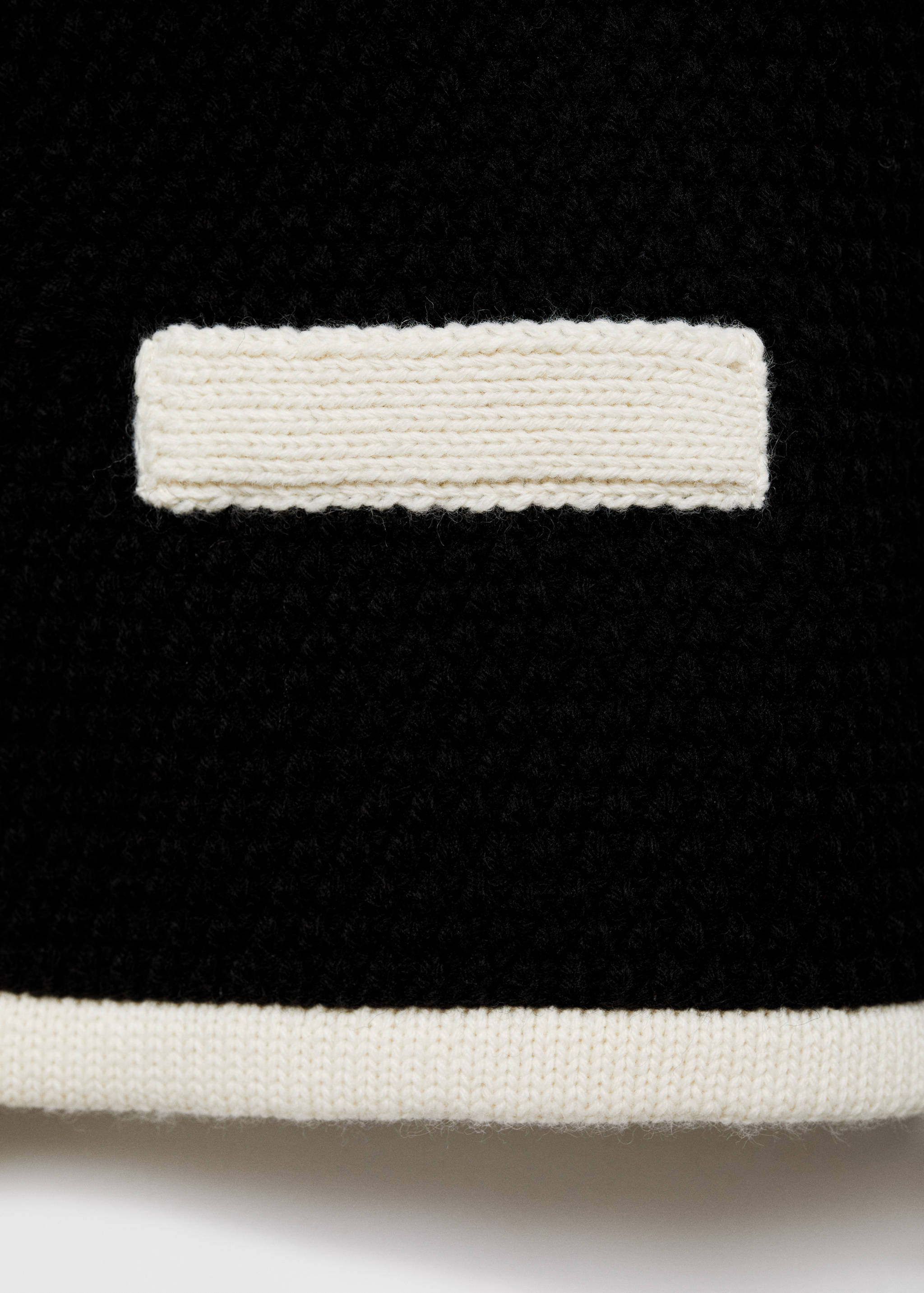 Knitted buttoned jacket - Details of the article 0