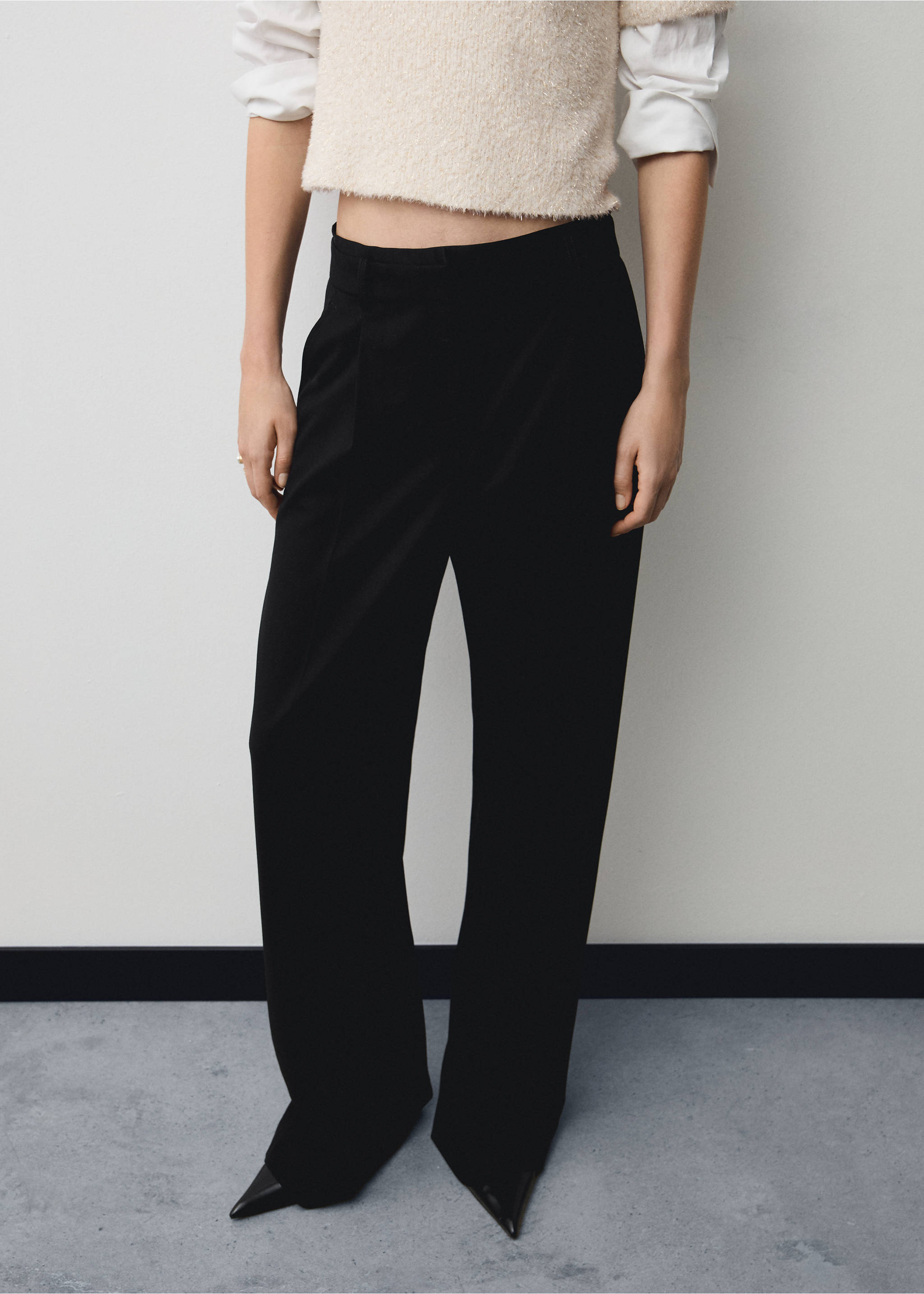 Straight-fit pleated trousers - Medium plane, Black. Ref: 77069073-00.
