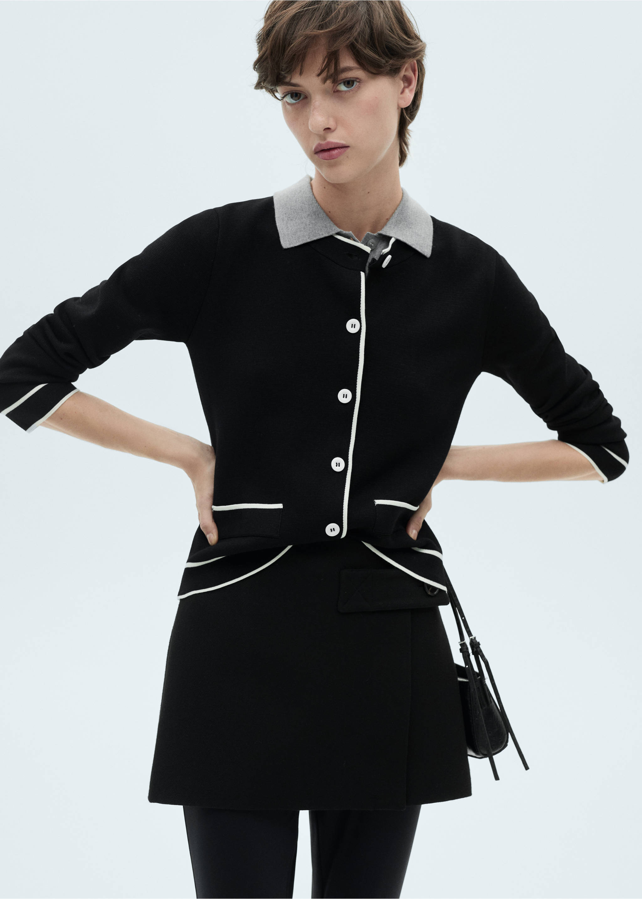 Cardigan bordi a contrasto - Piano medio, Nero. Ref: 77069076-00.