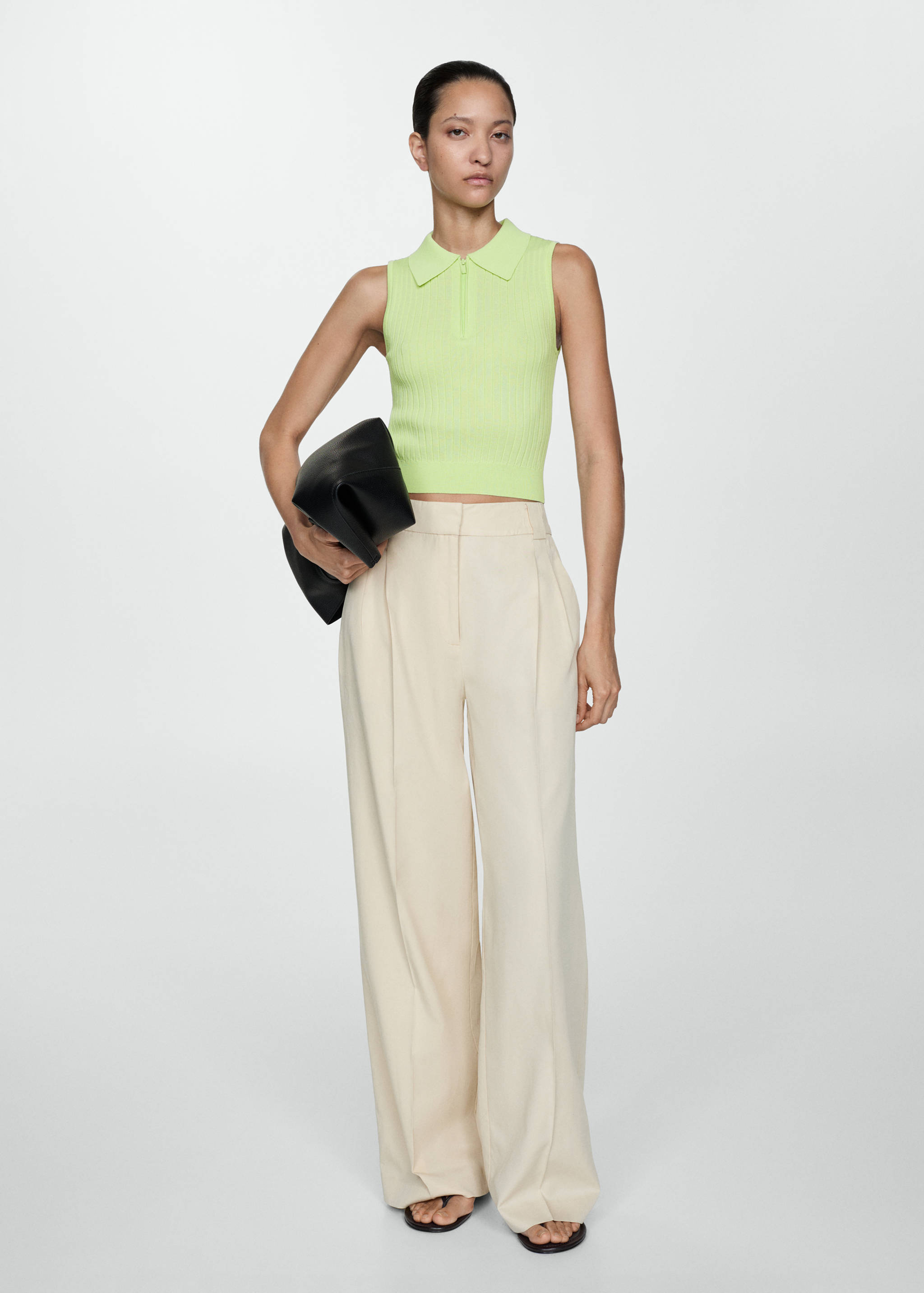 Dzianinowy top z suwakiem - Plan ogólny