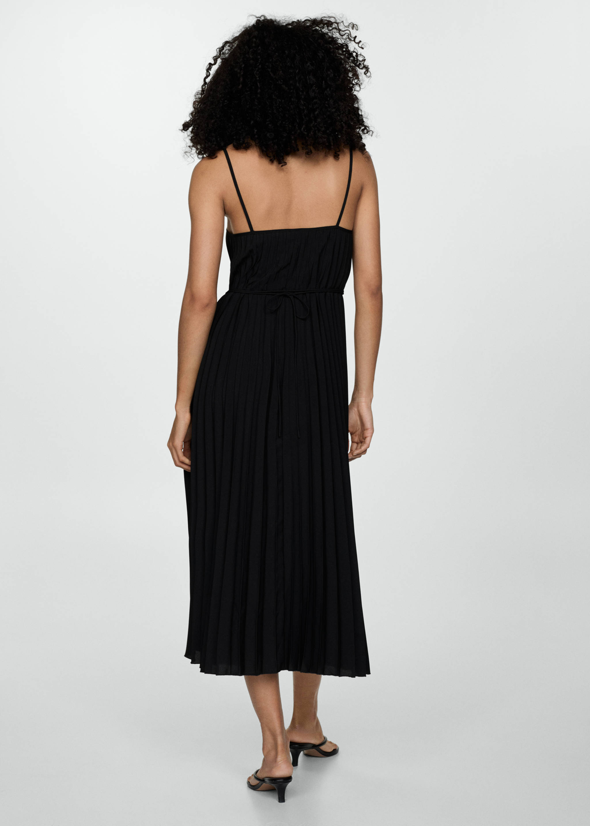 Plisowana sukienka z wiązaniem - Tylna strona artykułu