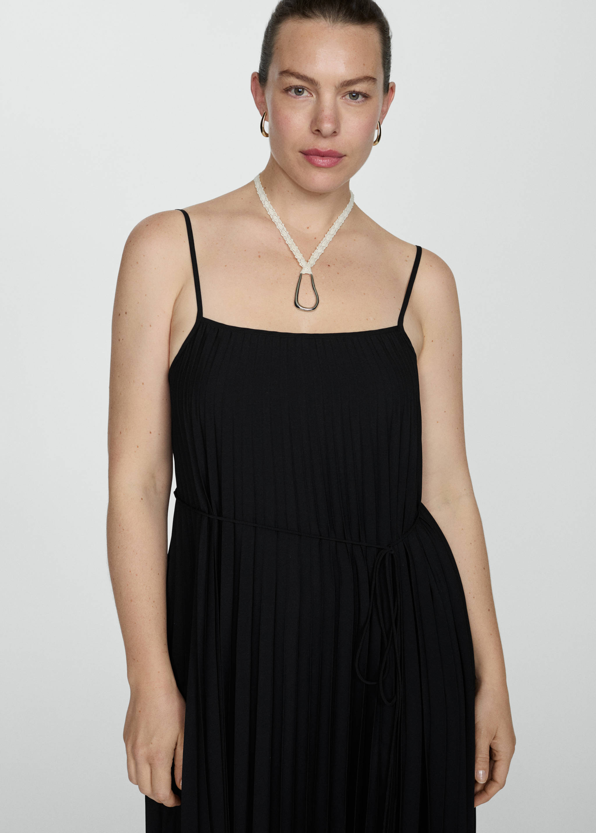 Plisowana sukienka z wiązaniem - Szczegóły artykułu 5