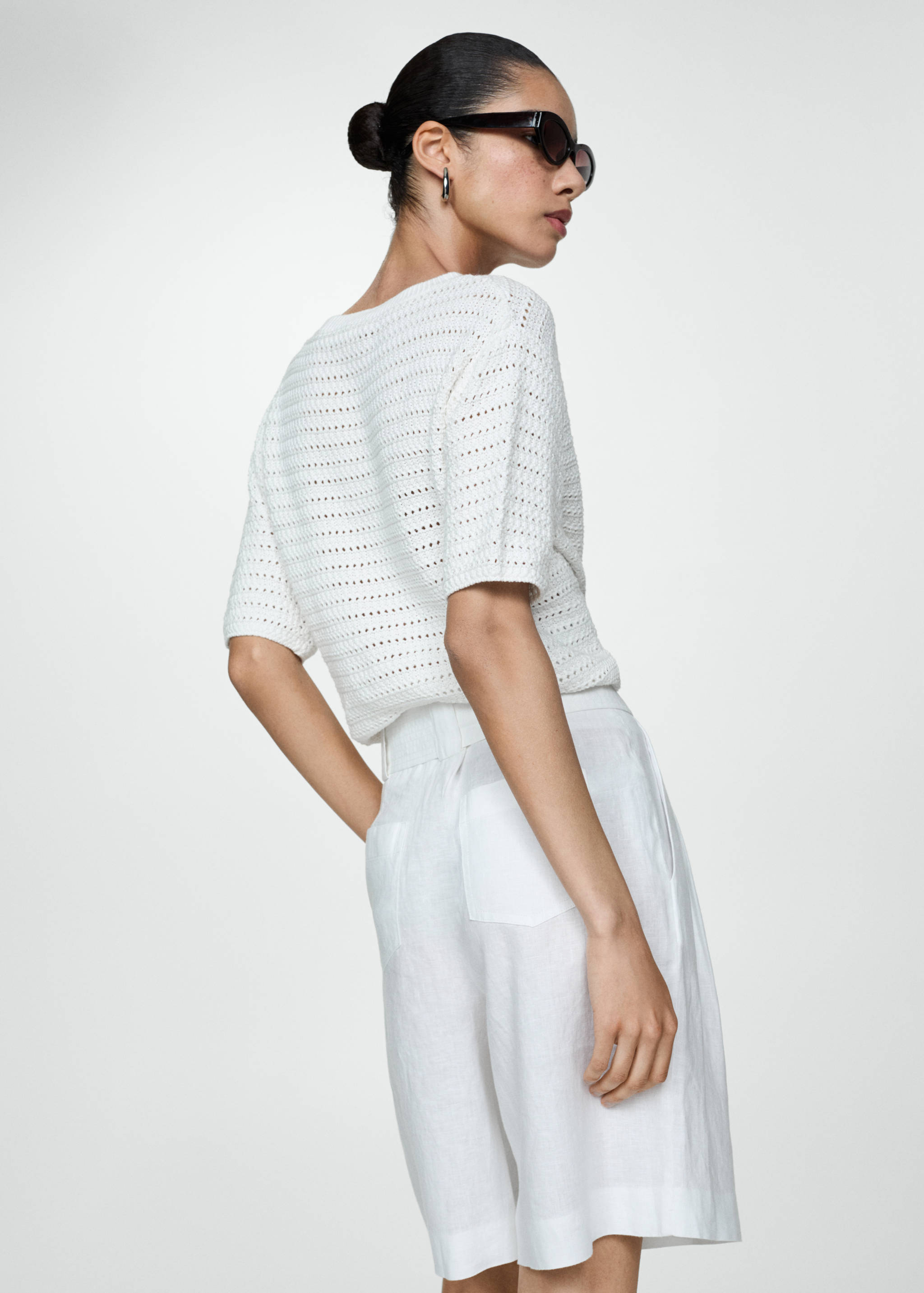 Bermudy lniane z paskiem - Tylna strona artykułu