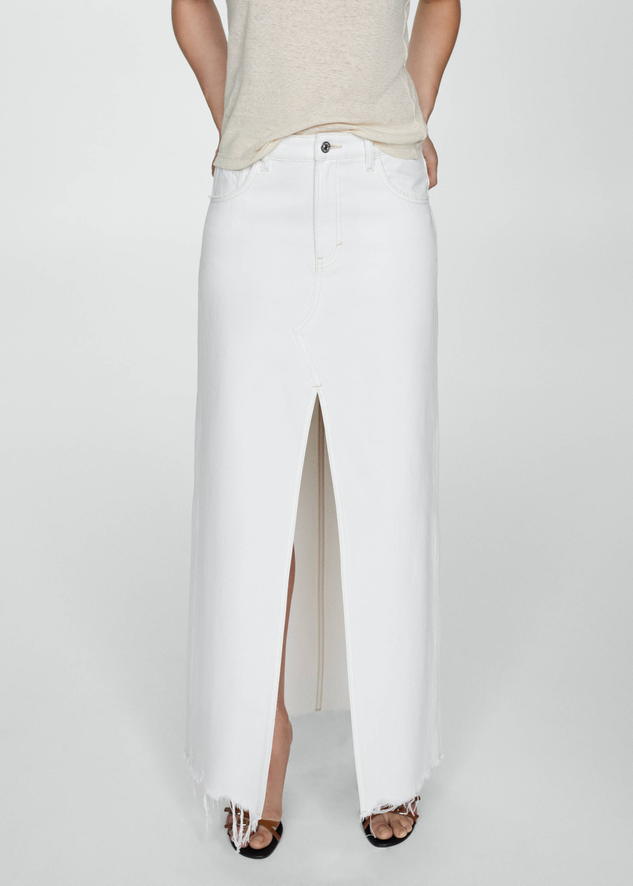 Falda vaquera abertura - Plano medio