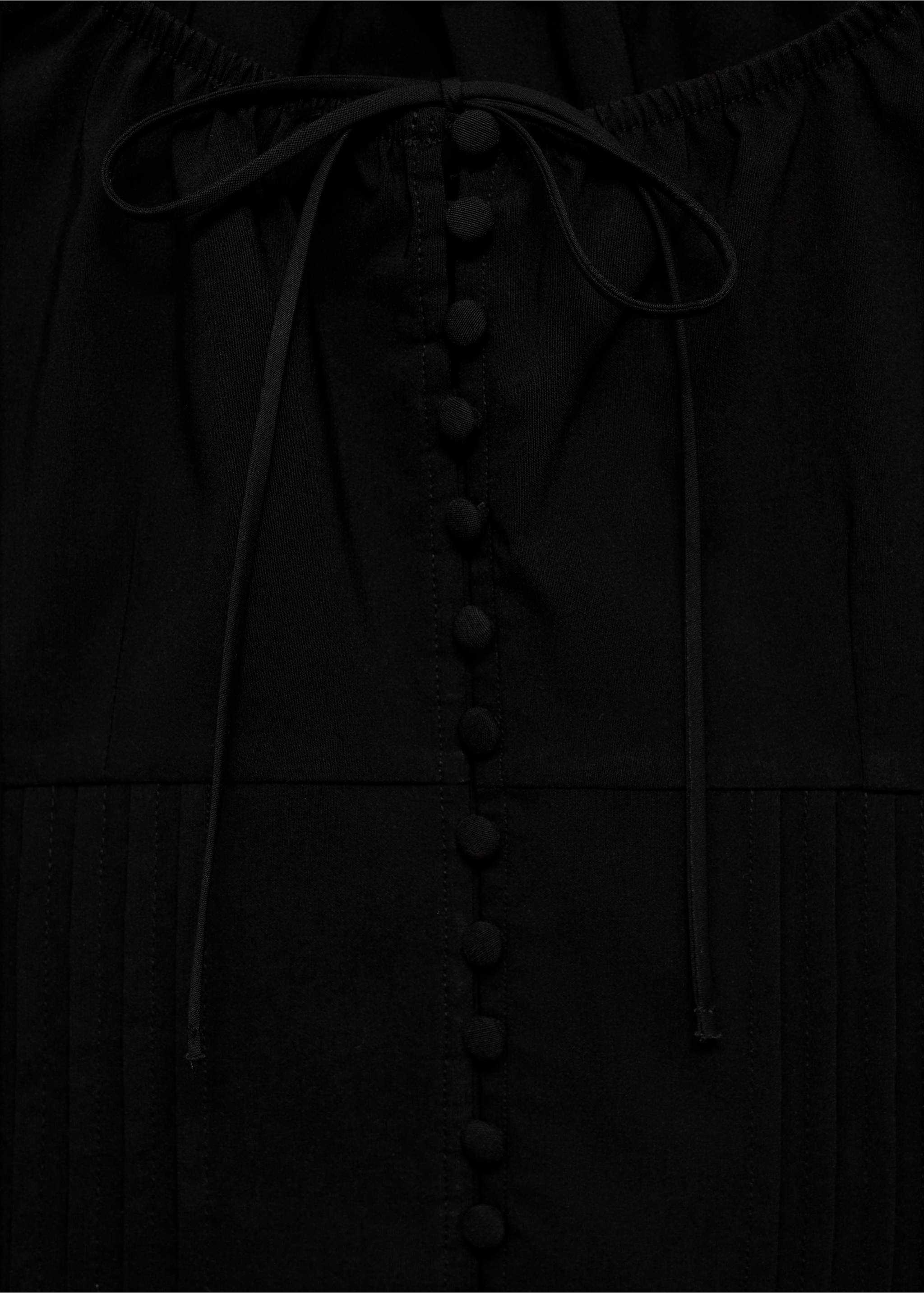 Buttoned crop top - Details of the article 0, Black. Ref: 77070357-00.