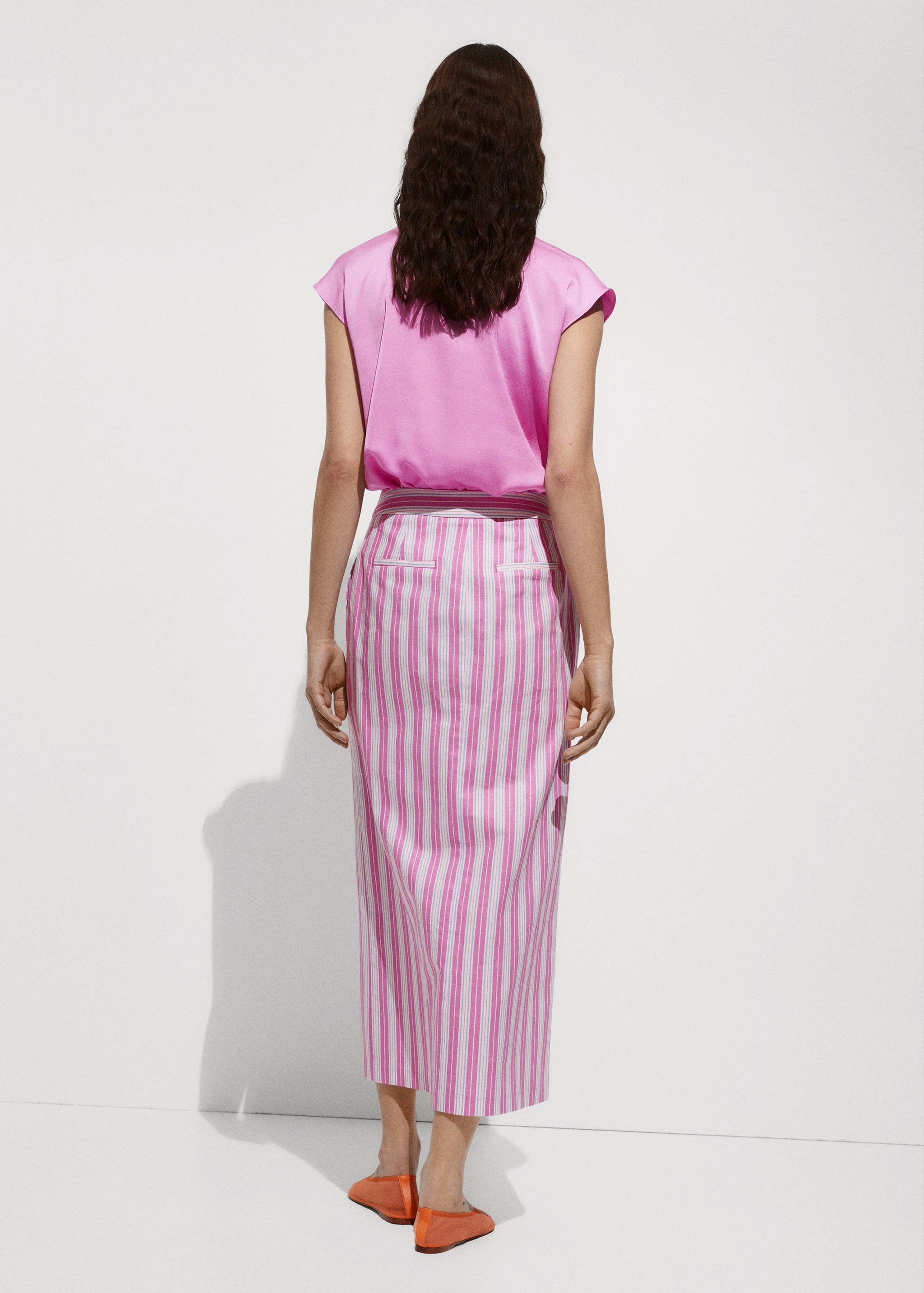 Soepelvallende satijnen blouse - Achterkant van het artikel