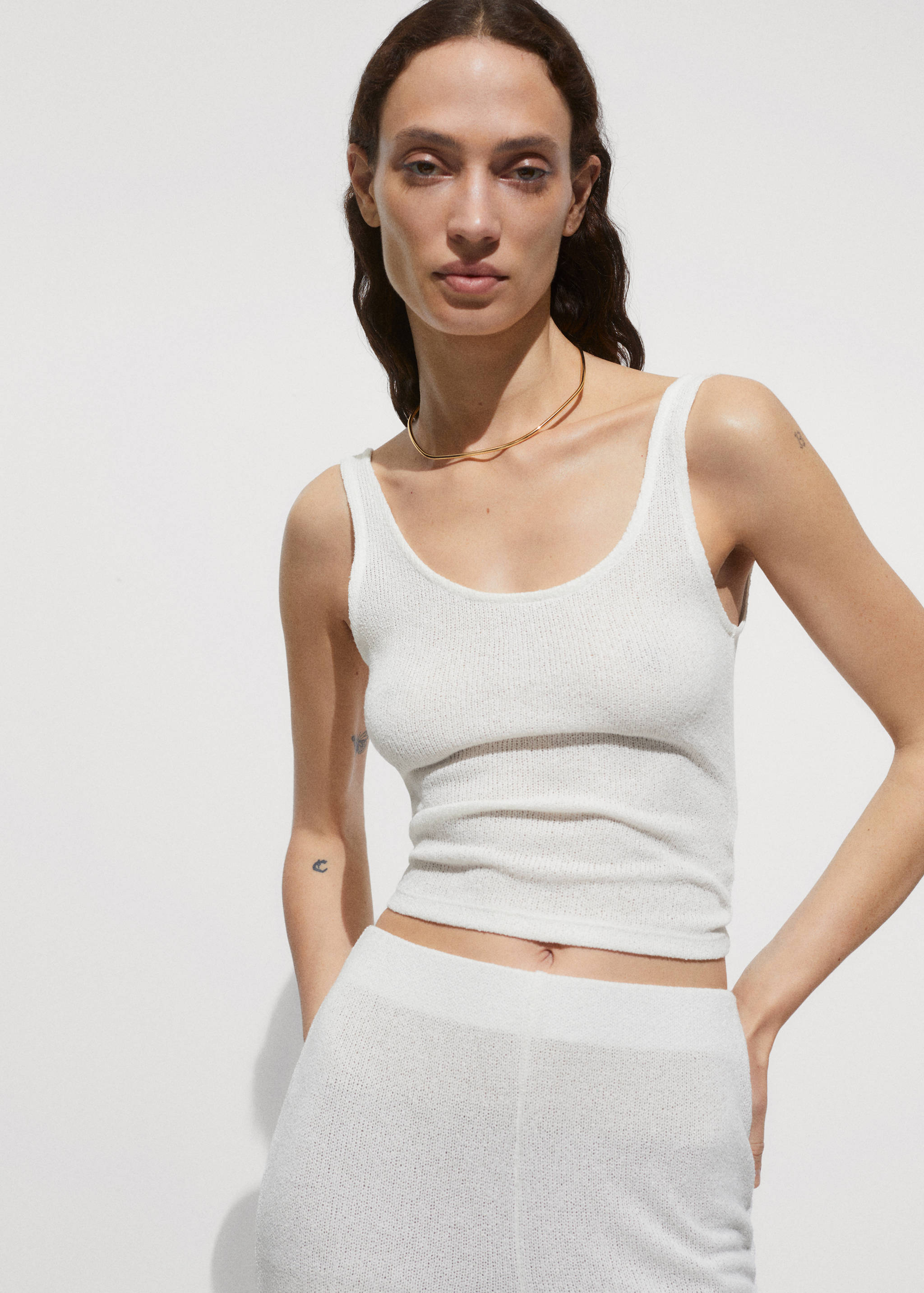 Top na ramiączkach z dzianiny - Plan średni