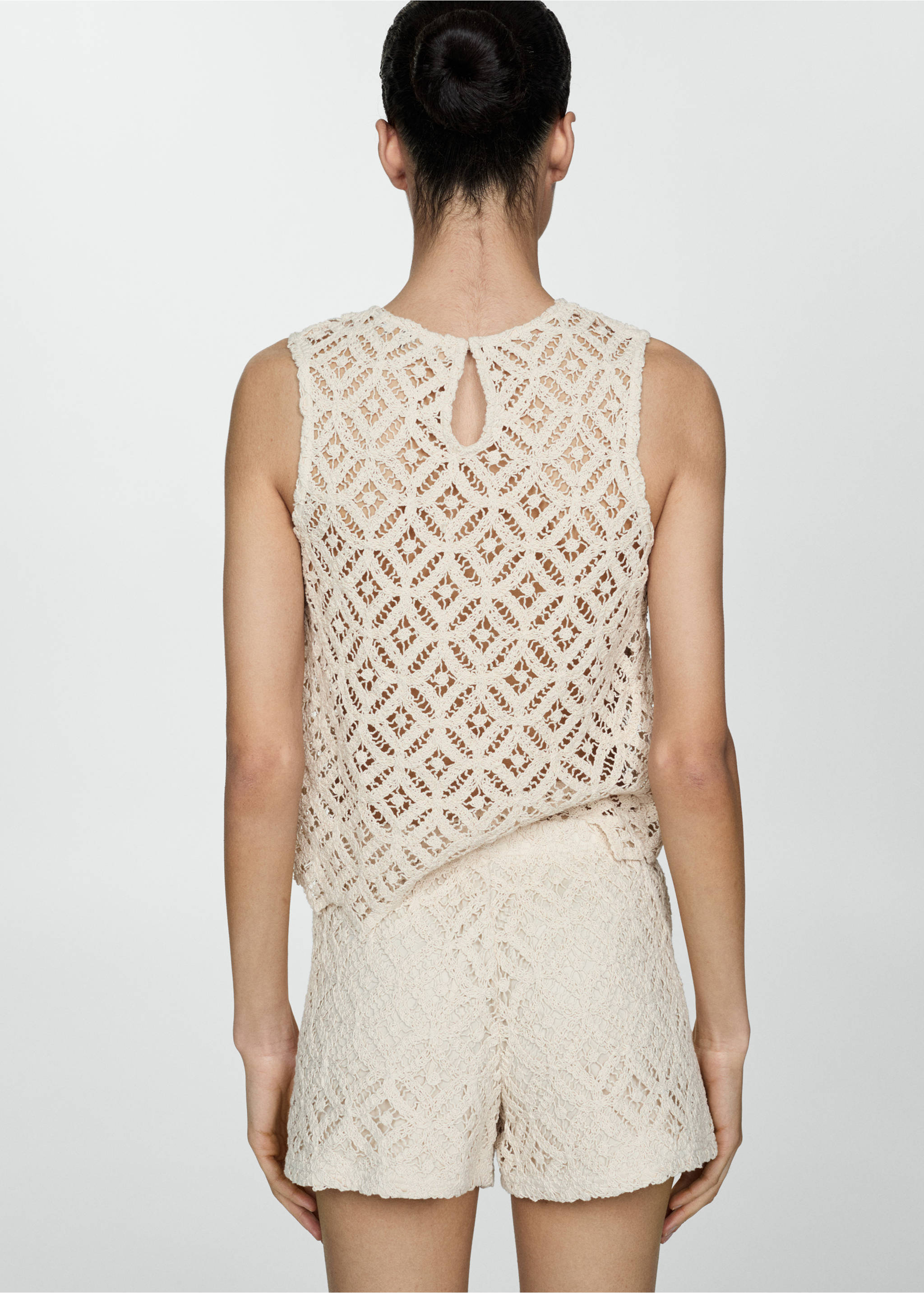 Crochet straight-fit shorts - Reverse of the article, Beige. Ref: 77070367-00.