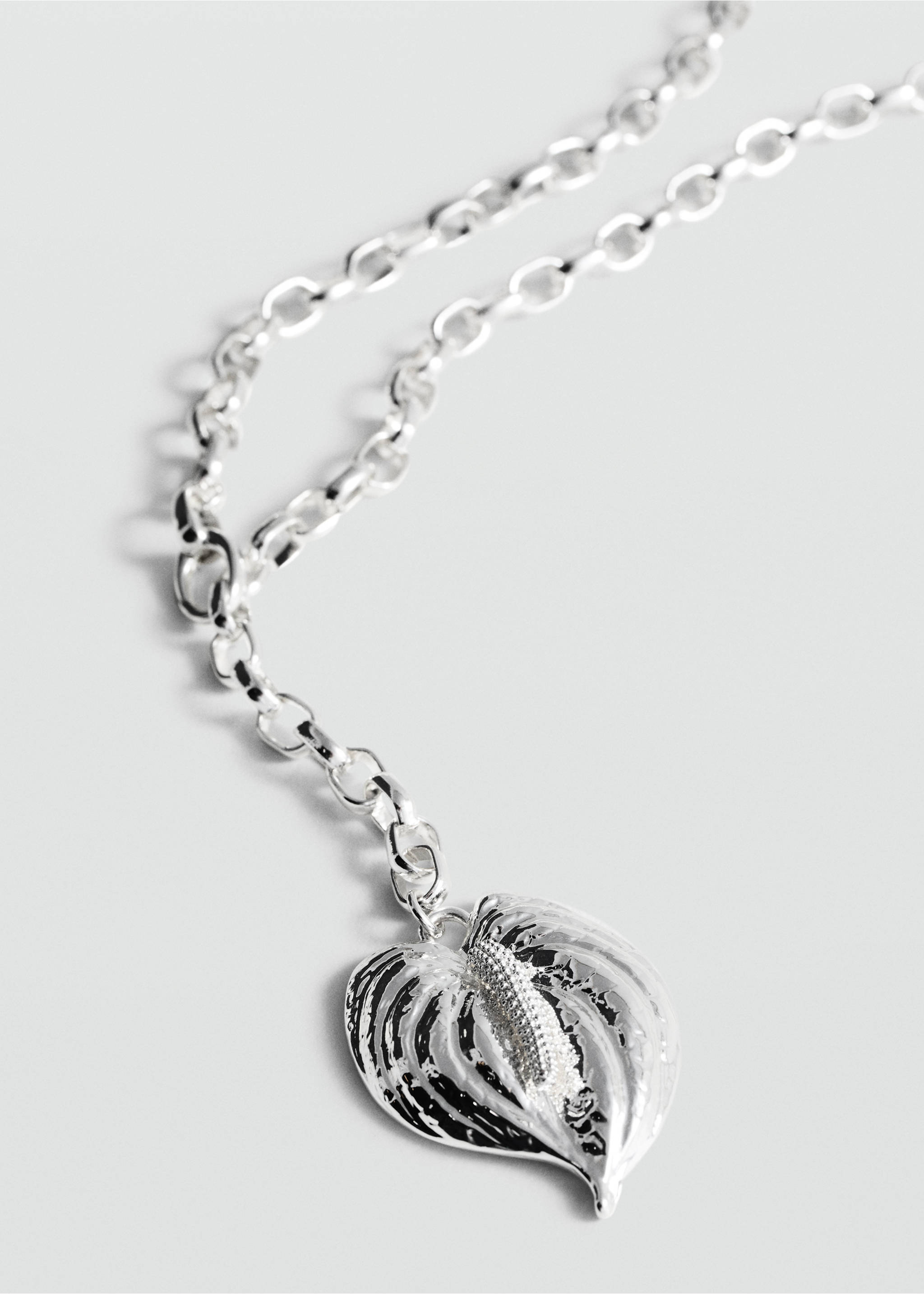Ketting met bladvormige hanger - Middenvlak, Zilver. Ref: 77070378-00.
