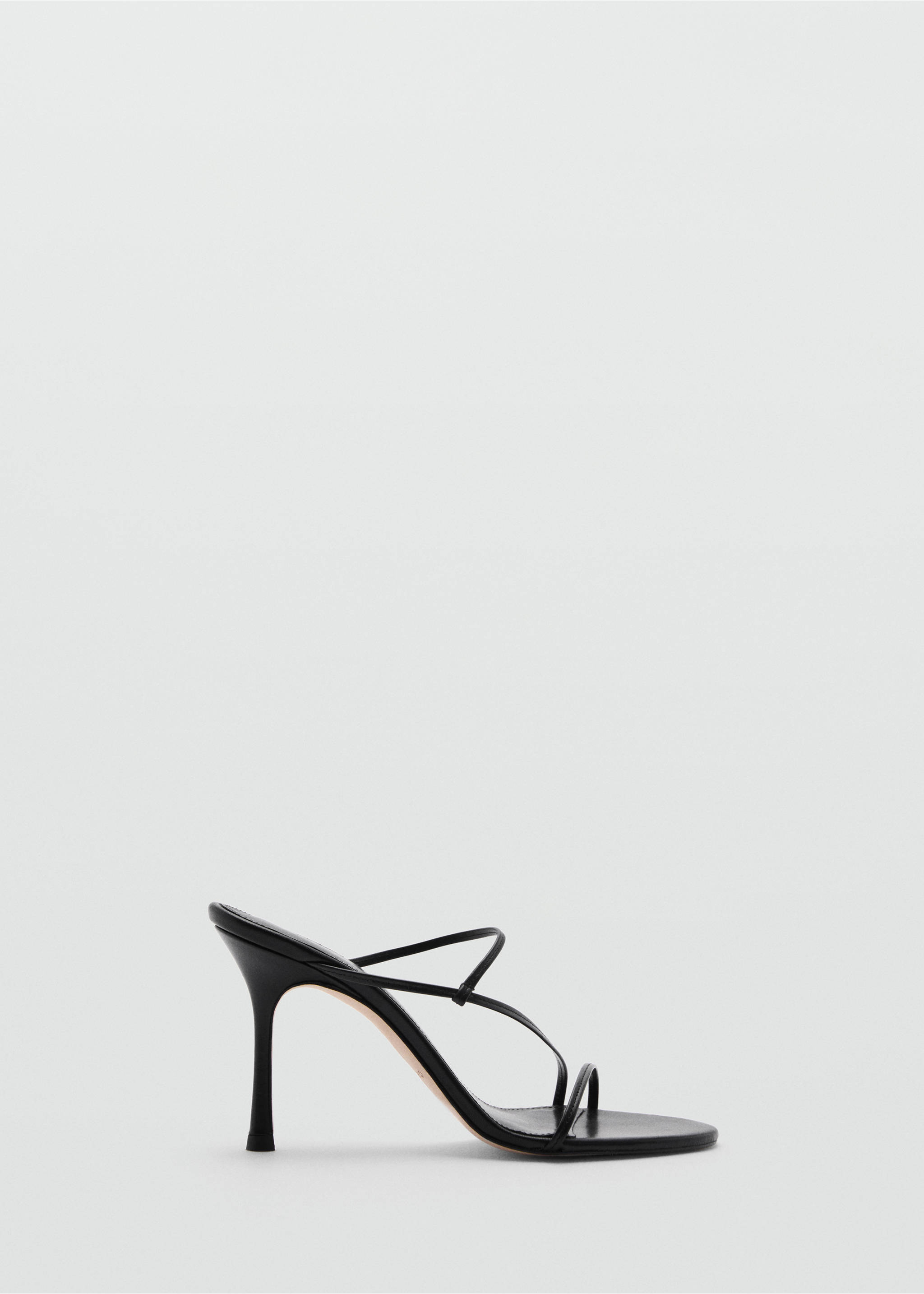 Lederriemensandale mit Absatz - Artikel ohne Model, Schwarz. Ref: 77070380-00.