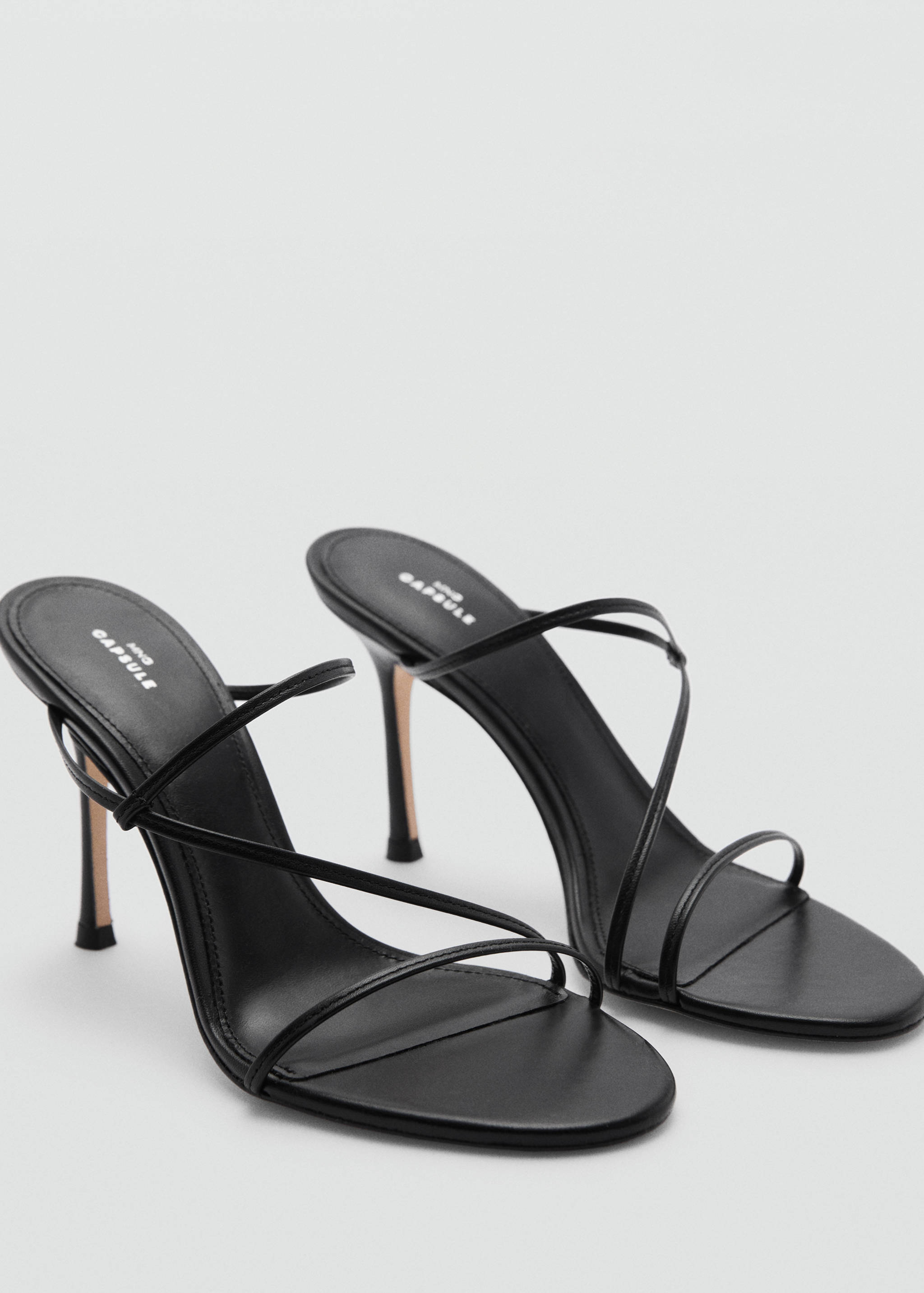 Heeled leather sandals with straps - Medium plane