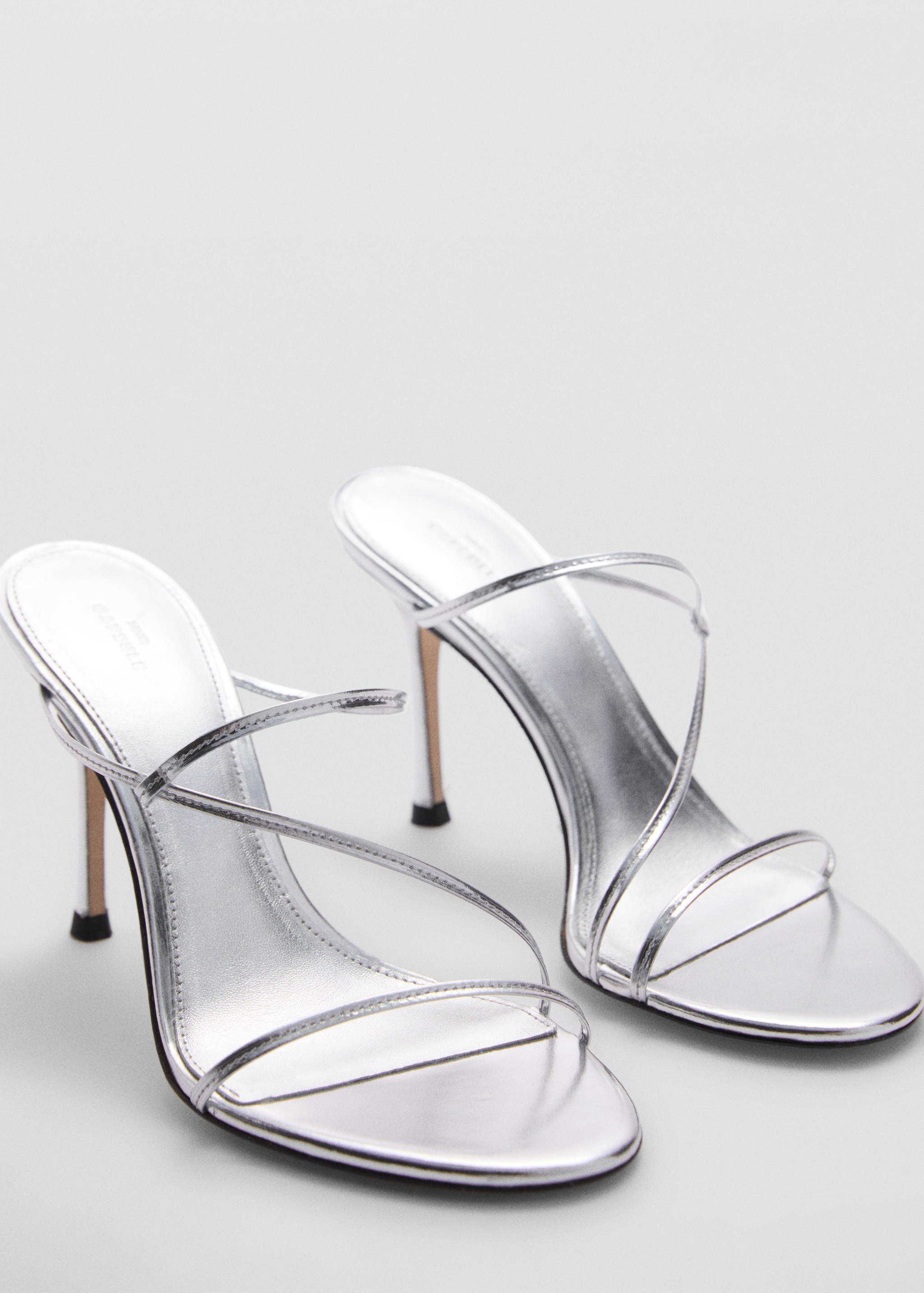 Heeled leather sandals with straps - Medium plane