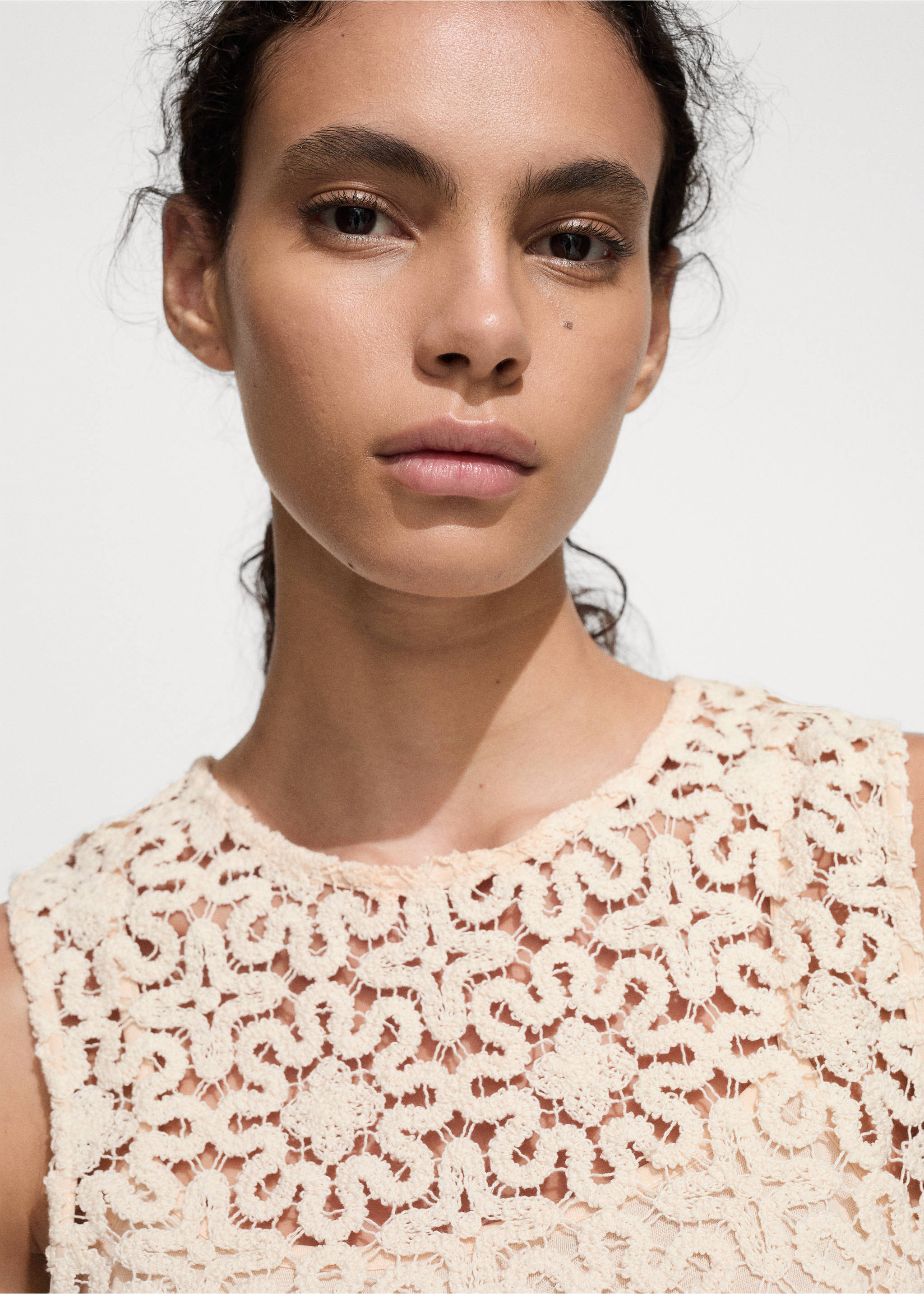 Floral crochet dress - Details of the article 1, Ecru. Ref: 77070384-00.