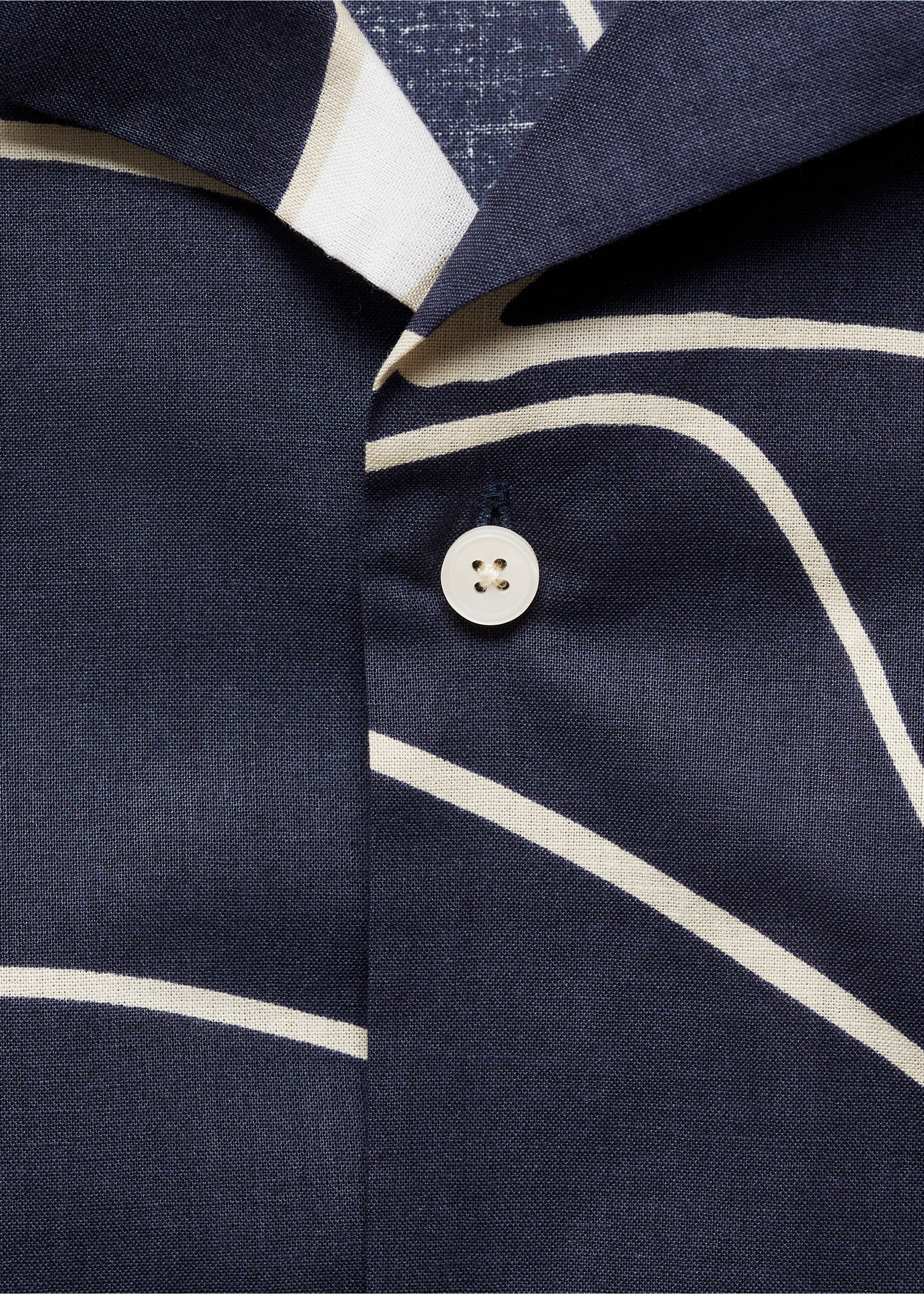 100% cotton printed shirt - Details of the article 8, Dark Navy. Ref: 77070582-00.