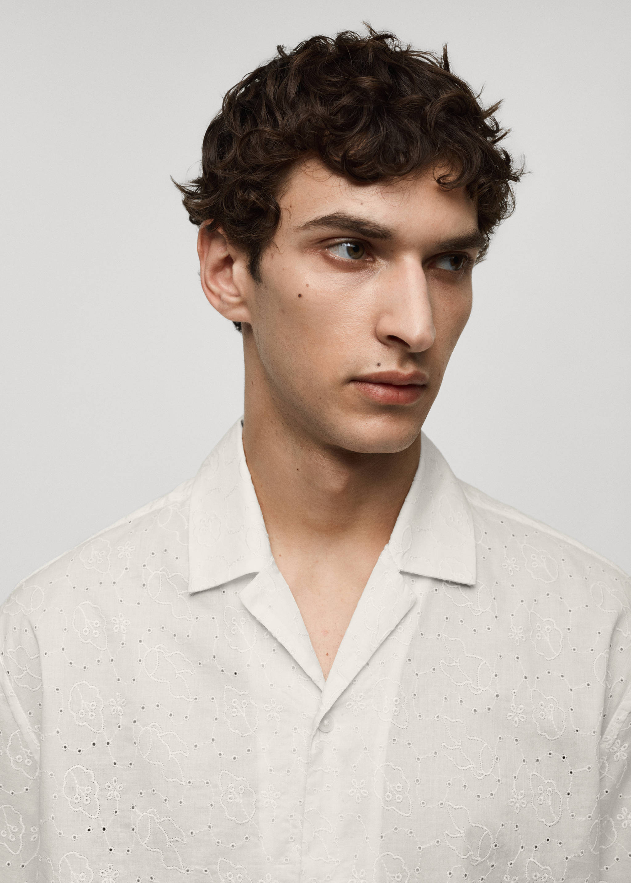 Camisa relaxed fit 100% algodón bordada - Detalle del artículo 1